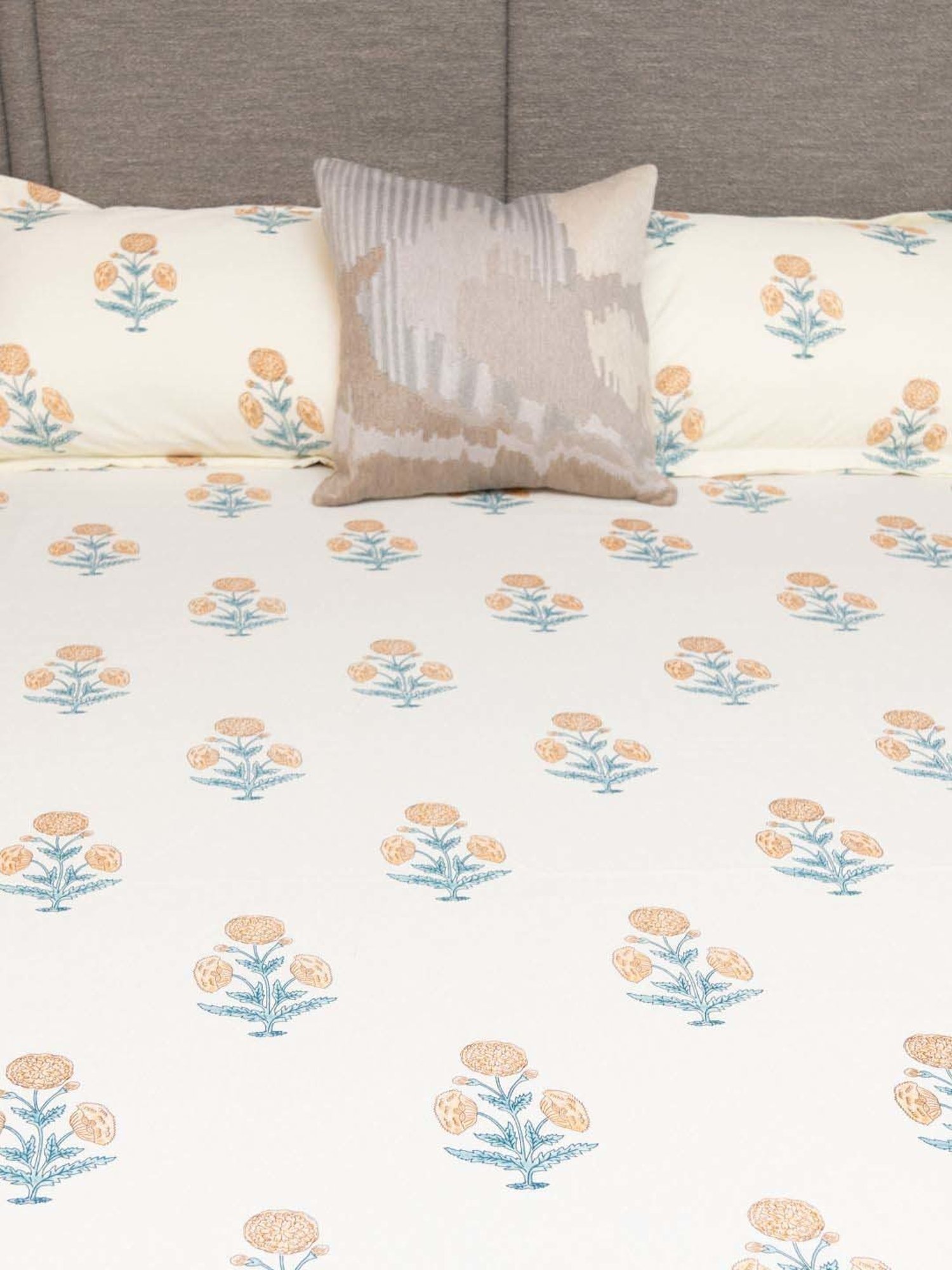 Urban Space White & Blue Cotton 200 TC Single Bedsheet with 1 Pillow Cover