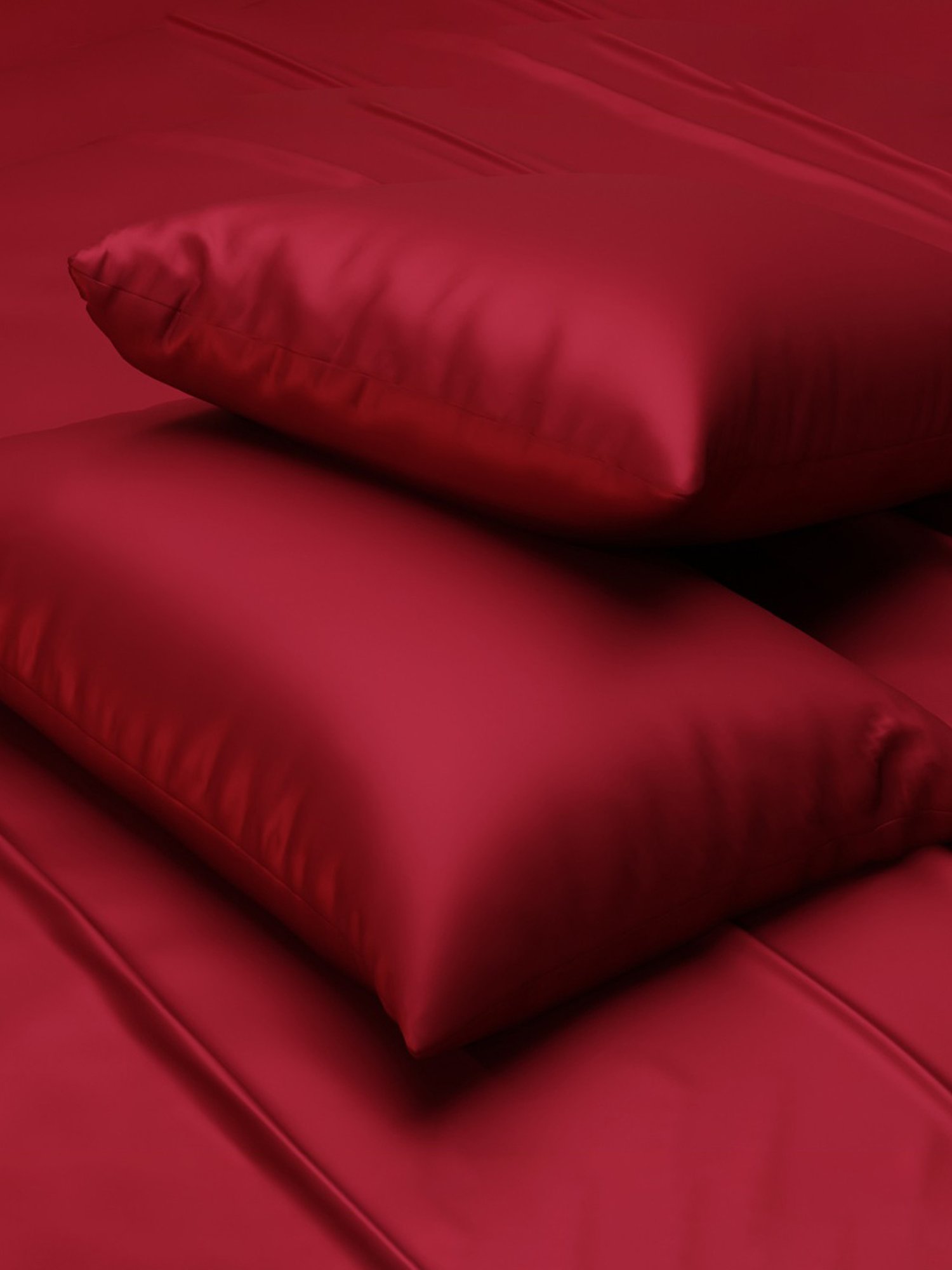 Stoa Paris Date Night Collection Red Polyester 300 TC Pillow Covers - Set of 2