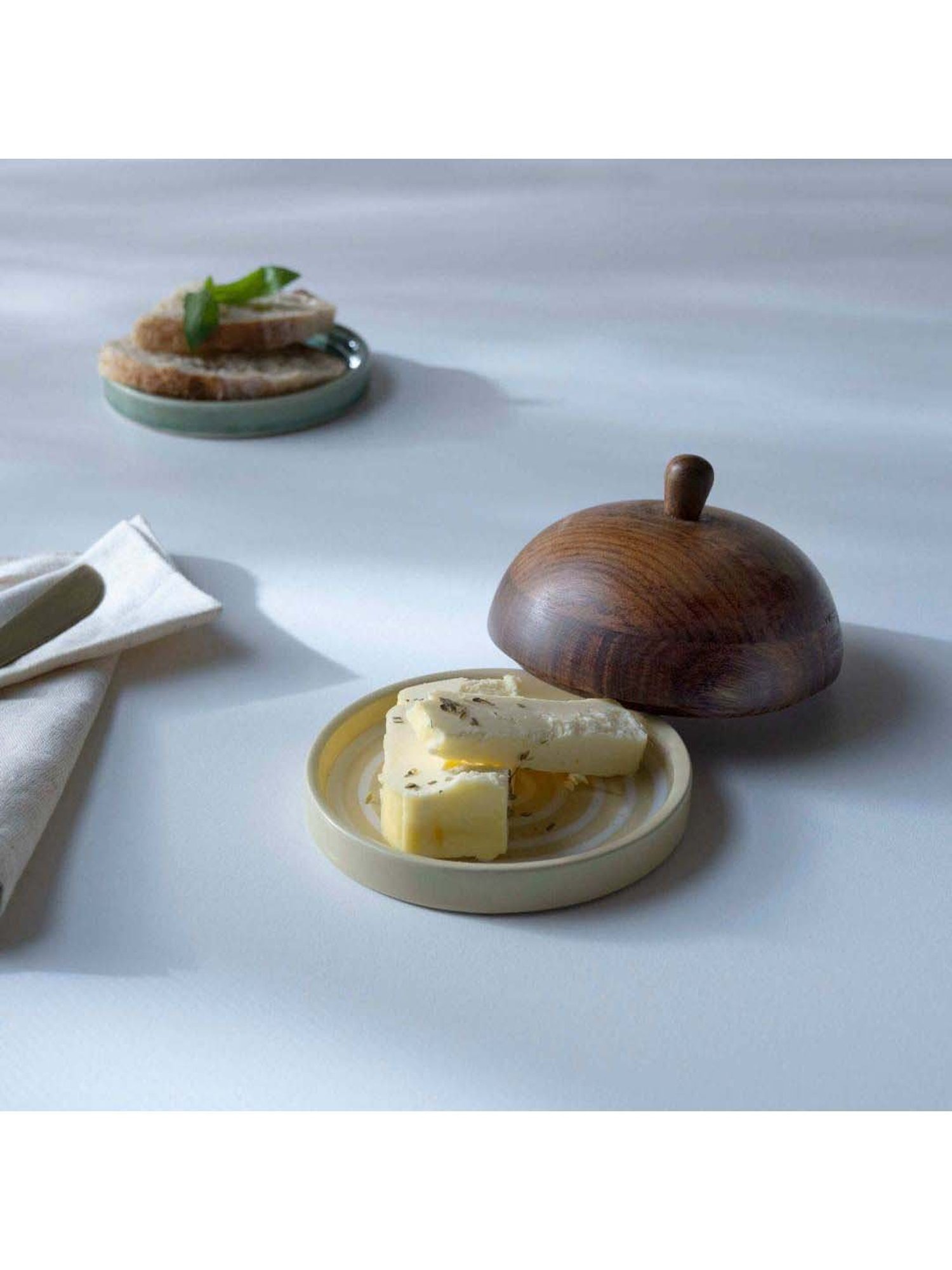 ellementry Beige Ceramic Butter Dish with Lid - Set of 1