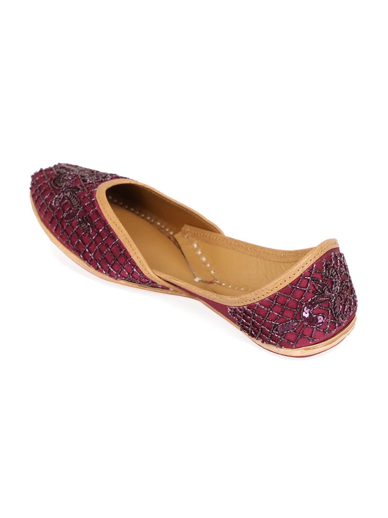 NR by Nidhi Rathi Women's Burgundy Ethnic Juttis