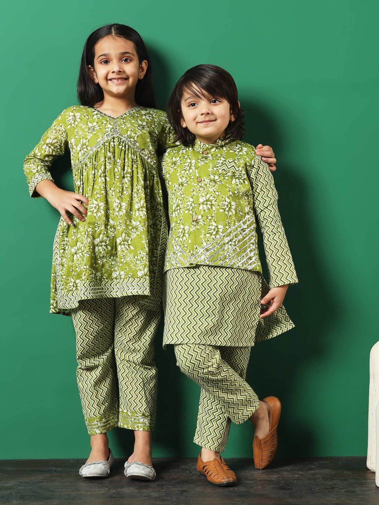 READIPRINT FASHIONS Kids Green Printed Full Sleeves Kurta, Pyjamas with Jacket
