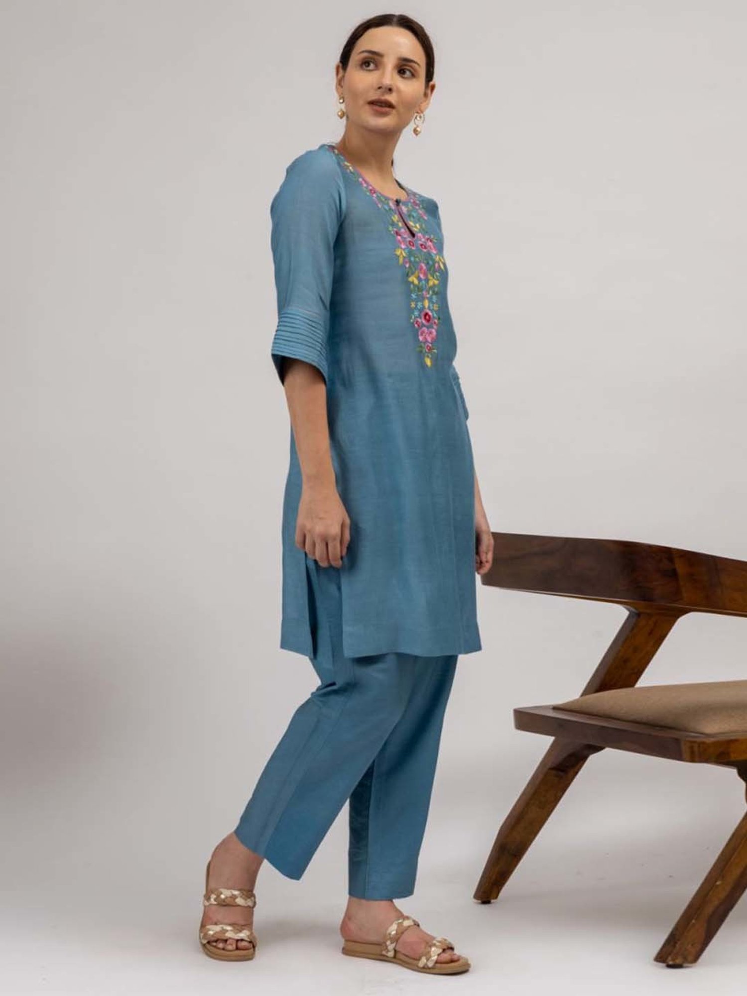 Mushio Blue & Grey Carmen Floral Embroidered Hand Woven Maheshwari Silk Kurta With Slip