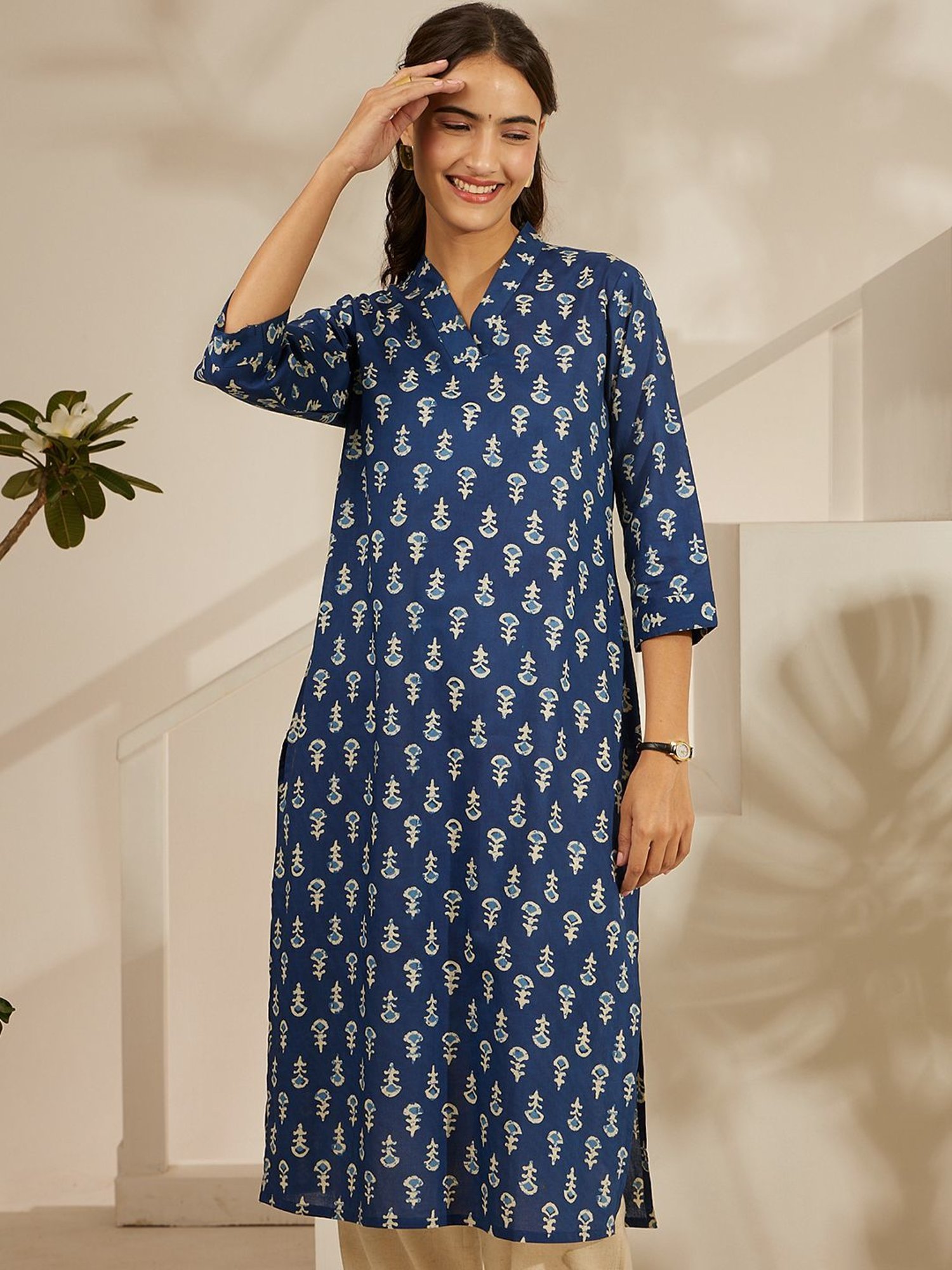 Daali Blue Cambric V Neck 3/4 Sleeves Basics Kurta with Two Pockets
