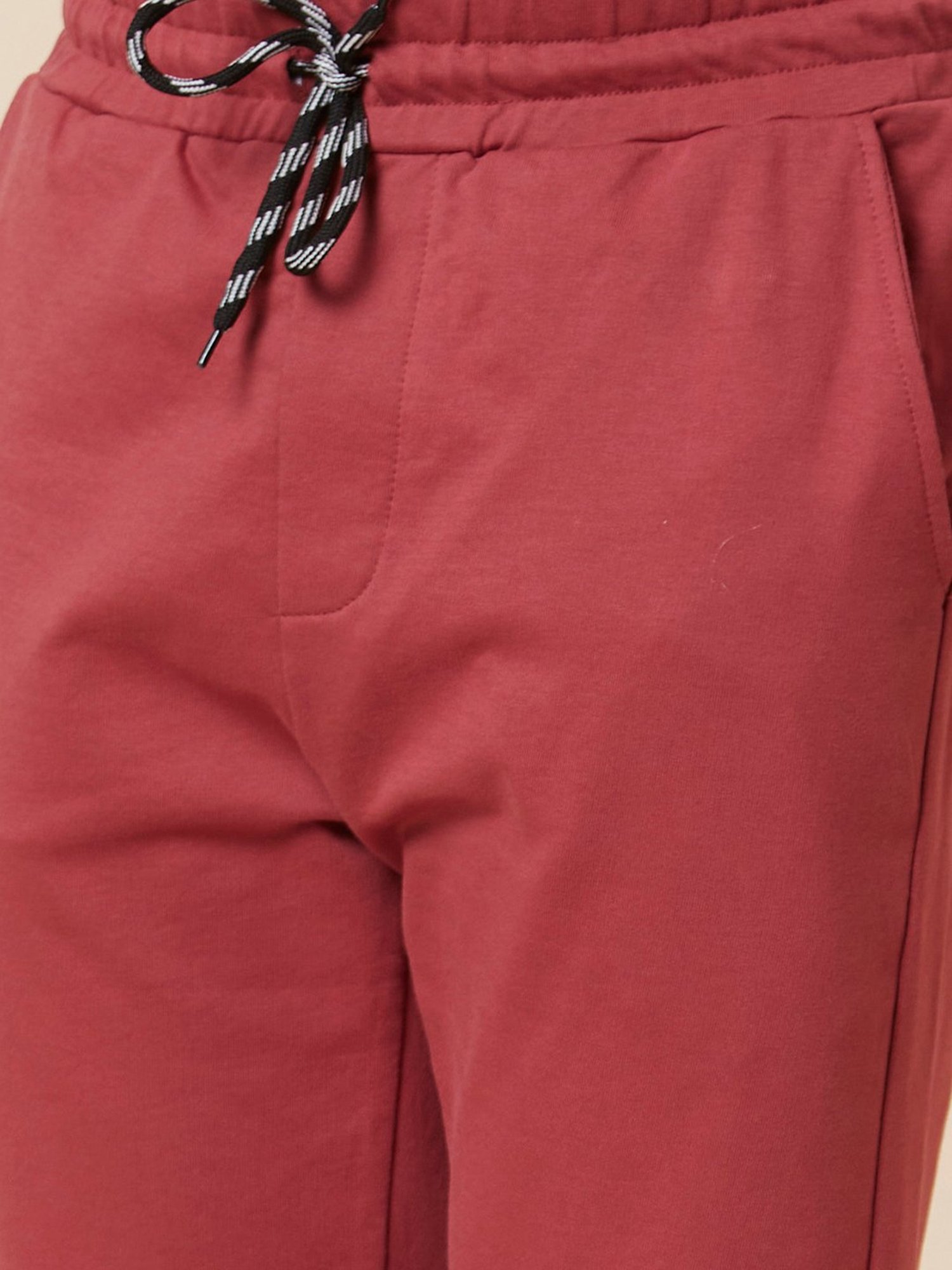 Globus Red Regular Fit Printed Cotton T-Shirt & Joggers Set