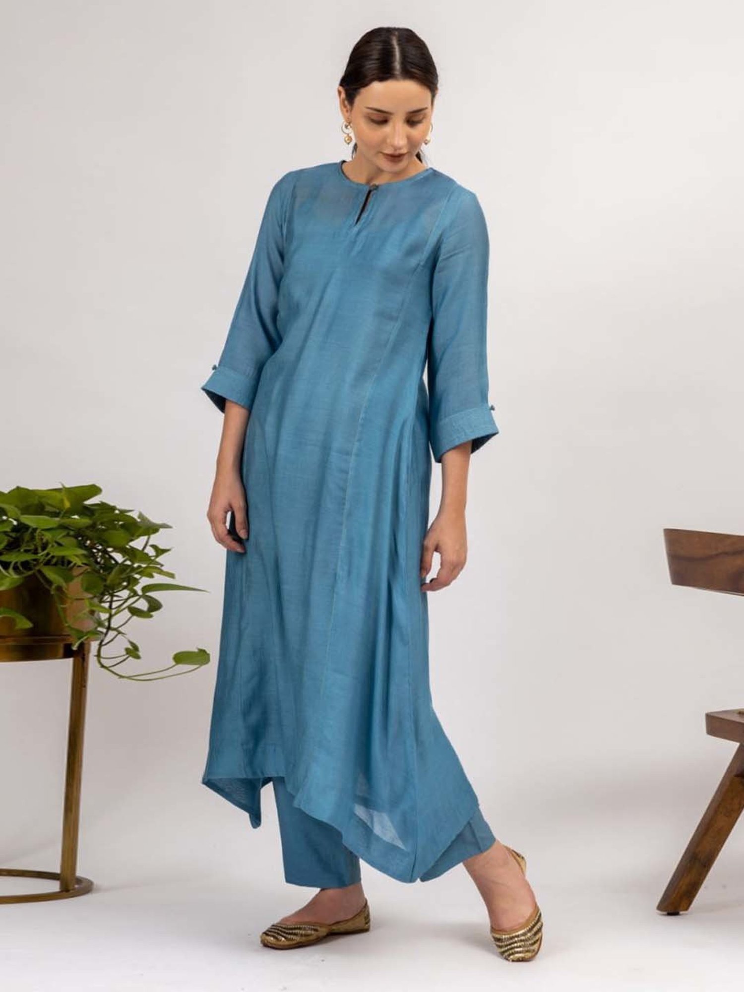 Mushio Blue & Grey Momento Stitch Detail Hand Woven Maheshwari Silk Kurta With Slip