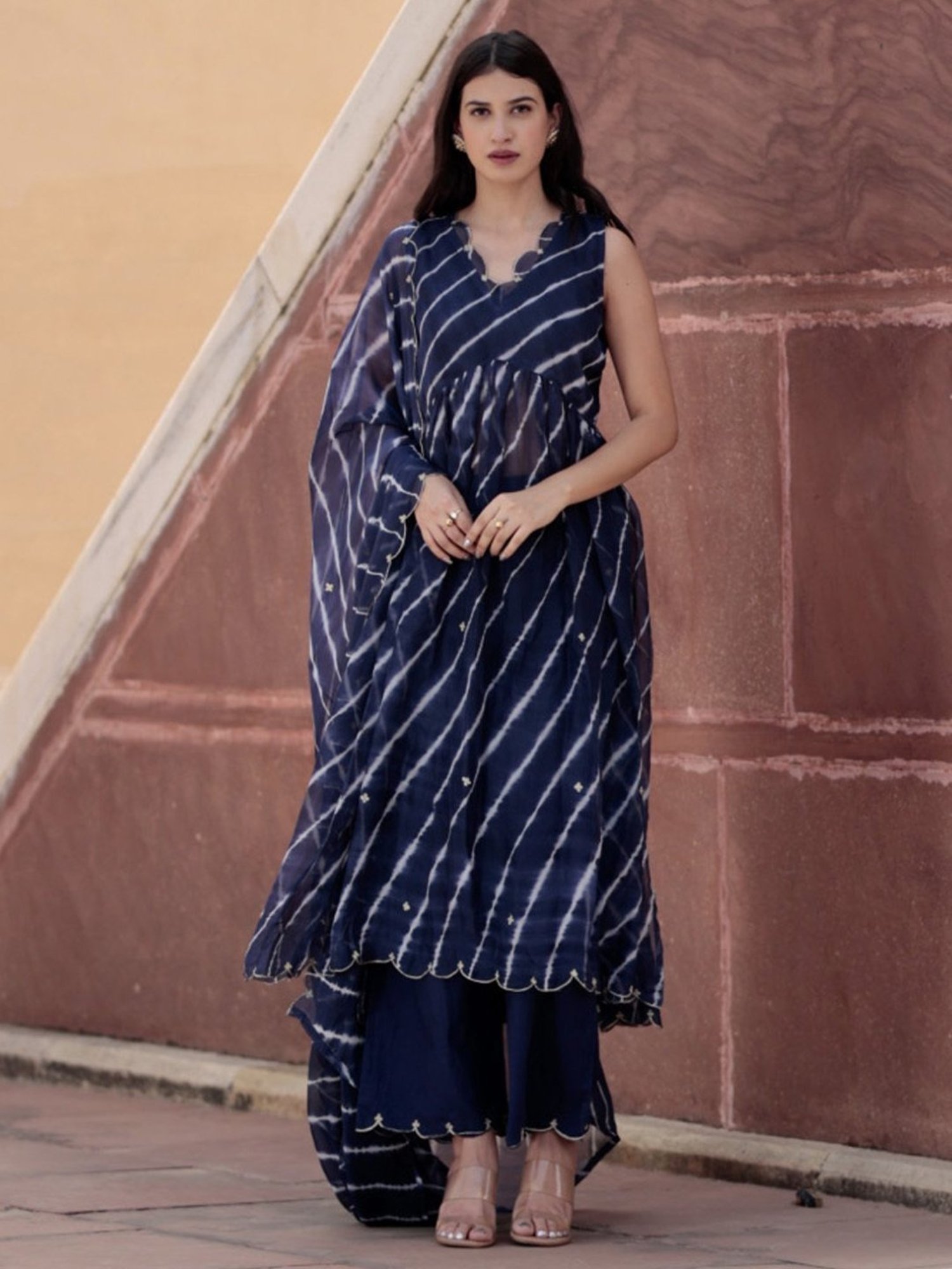 Asrumo Neela Lehariya Straight Set