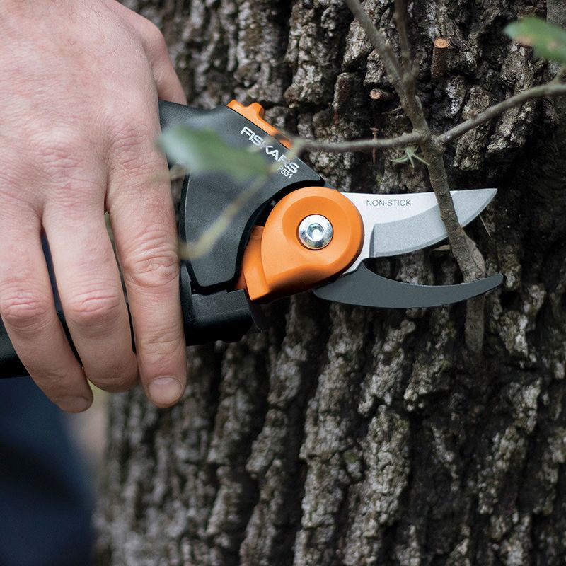 Fiskars PowerGear2 Softgrip Pruner