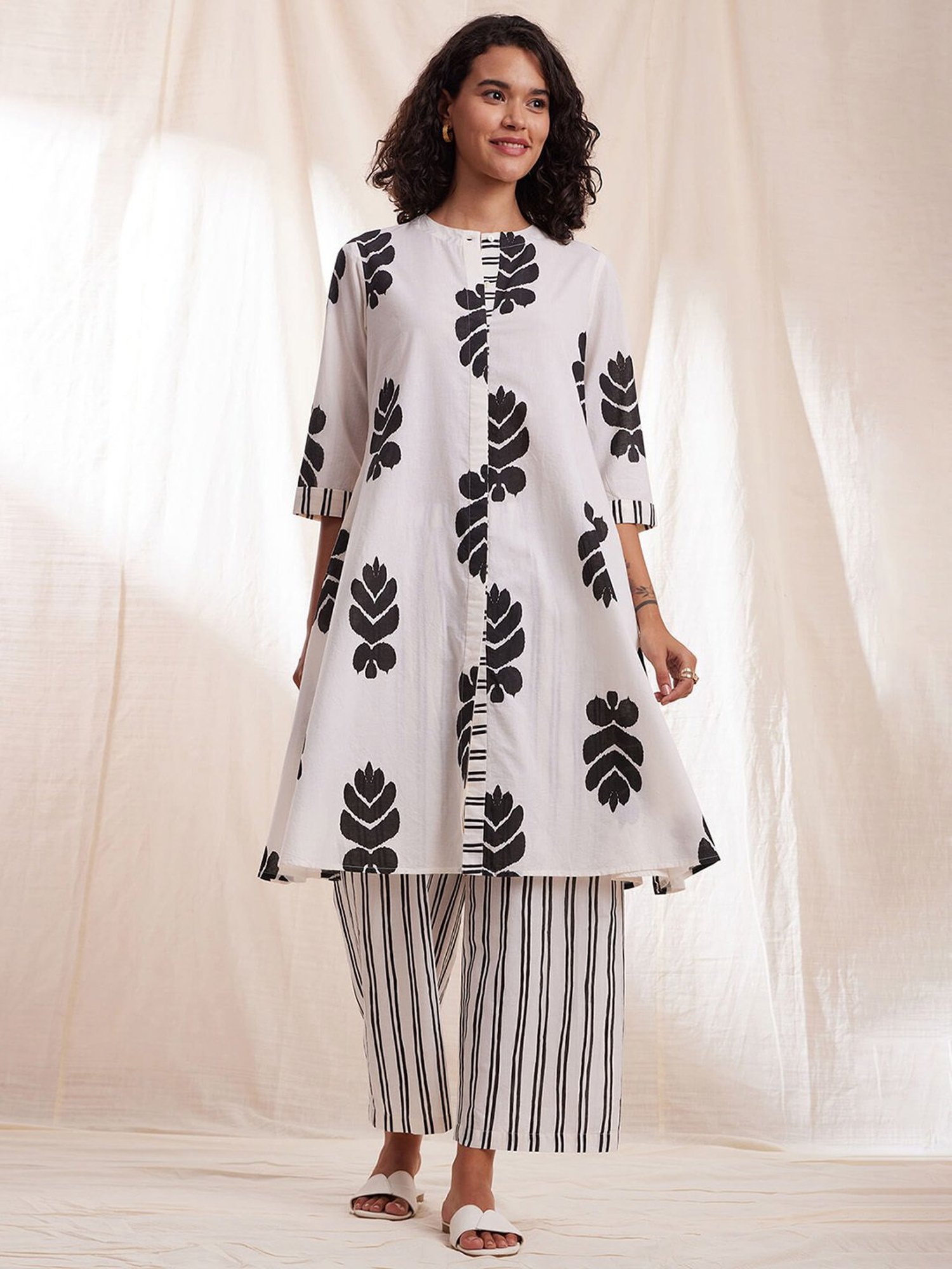 Pink Fort Black & White Cotton Printed Kurta Pant Set