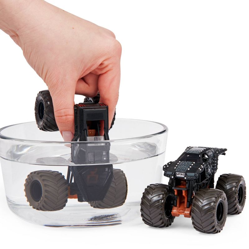 Monster Jam -  1:64 Scale (Dirty to Clean) - Soldier Fortune Black Ops vs Max-D - 2pk