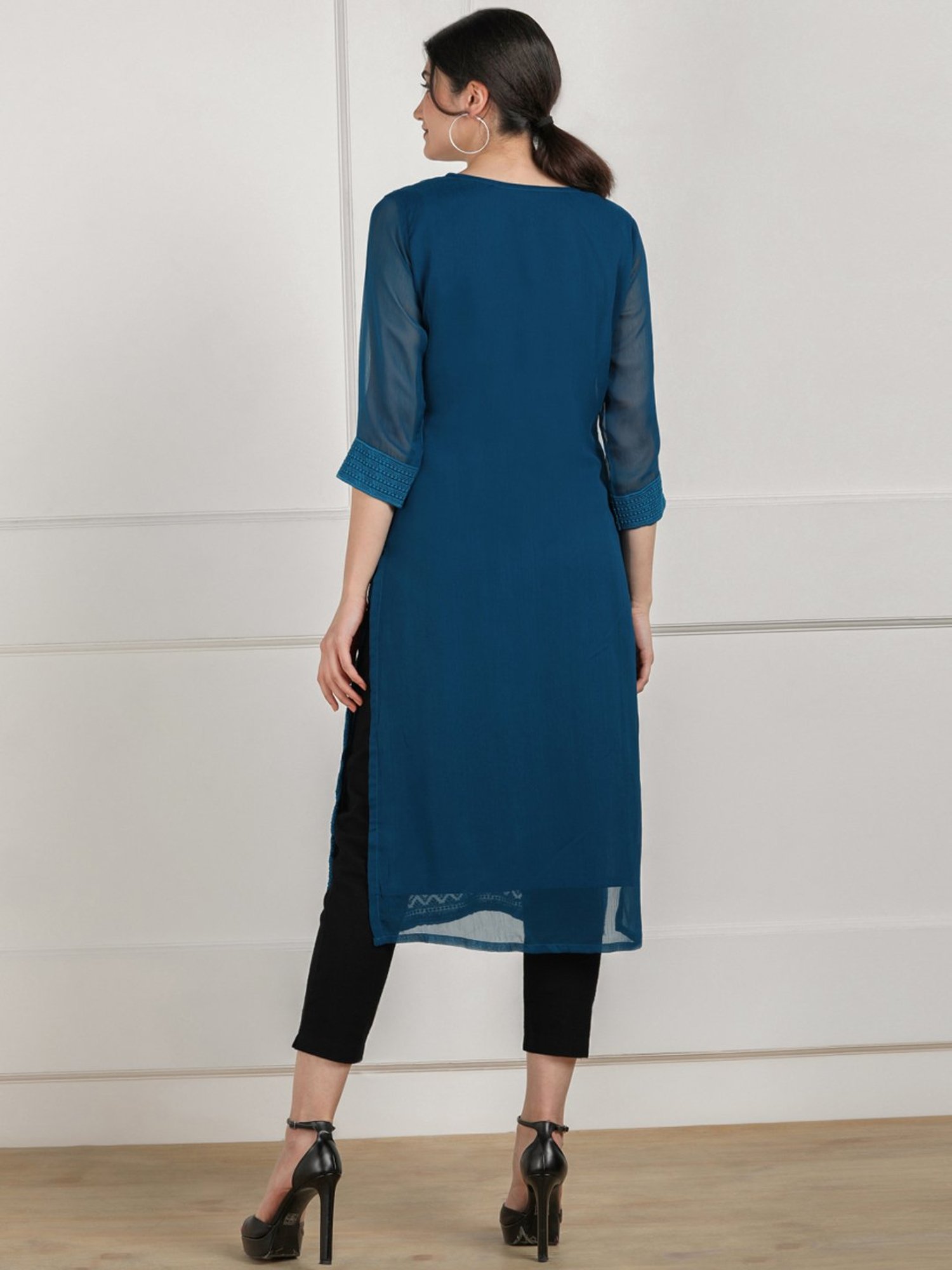 SWAGG INDIA Blue Embroidered Straight Kurta