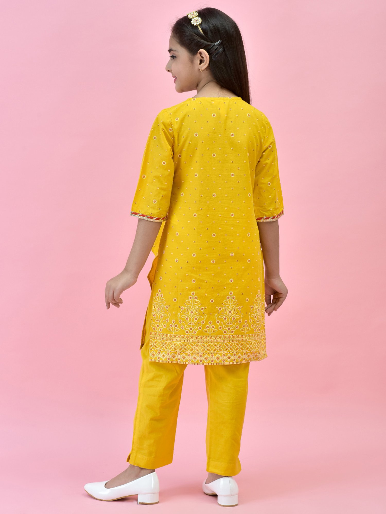 Juniper Girls Yellow Printed Kurta With Pants