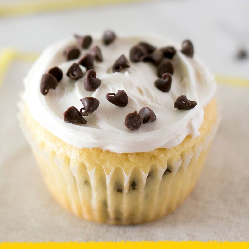 Pillsbury Big Deluxe Chocolate Chip Cookie Dough with Hershey's Mini Kisses - 16oz/12ct