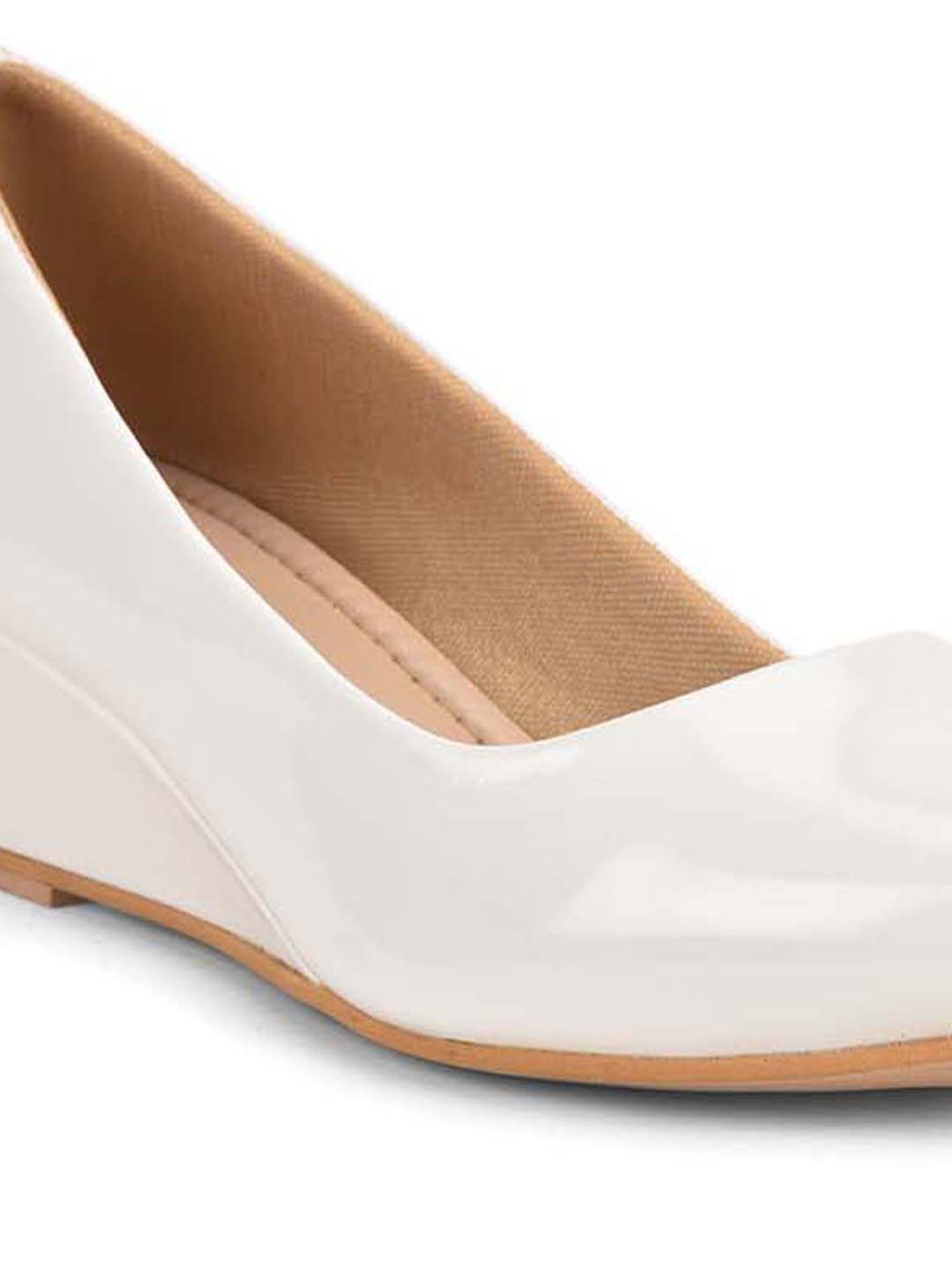 Salario Women's White Wedge Pumps