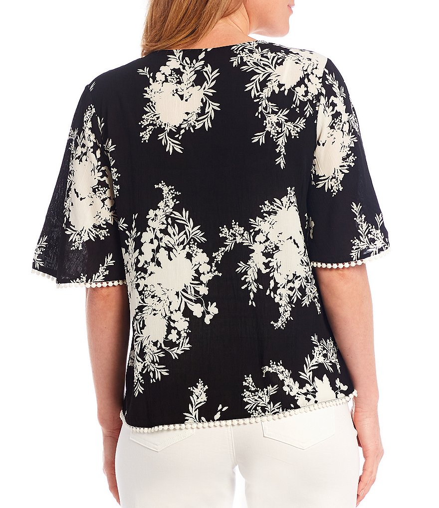 Bobeau Bouquet Print Lace Trim V-Neck Flutter Sleeve Top