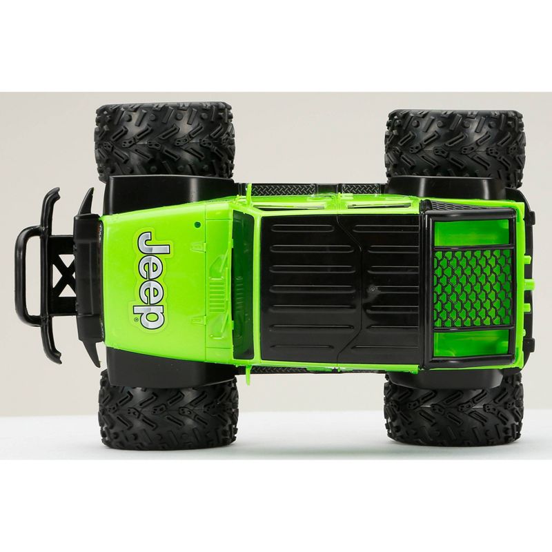 New Bright Remote Control RC FF Chargers Jeep Wrangler - Green - 1:18 Scale