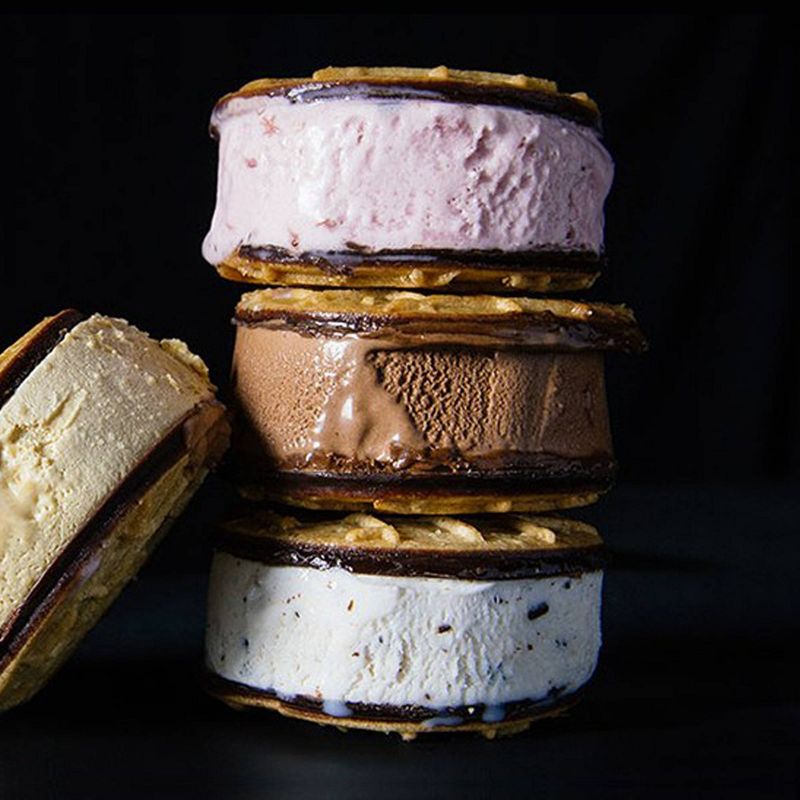 Tillamook Chocolate Mudslide Ice Cream Sandwich - 12oz/4ct