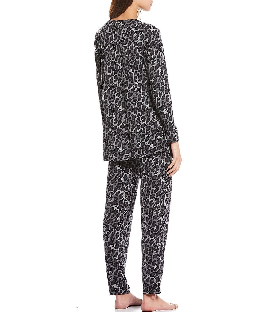 Natori Animal Print V-Neck Long Sleeve Jersey Knit Pajama Set