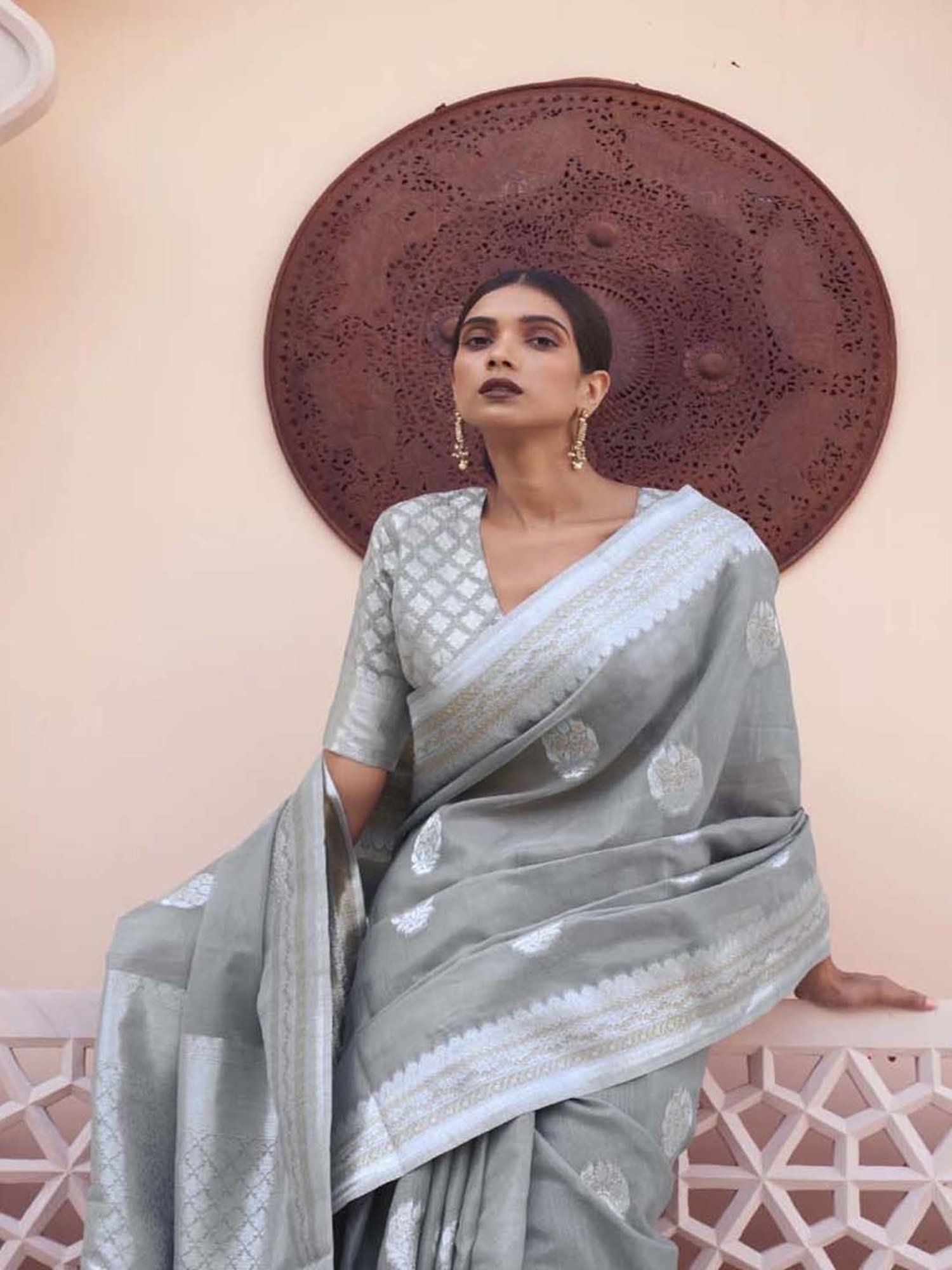 Elora Grey Linen Woven Saree With Unstitched Blouse