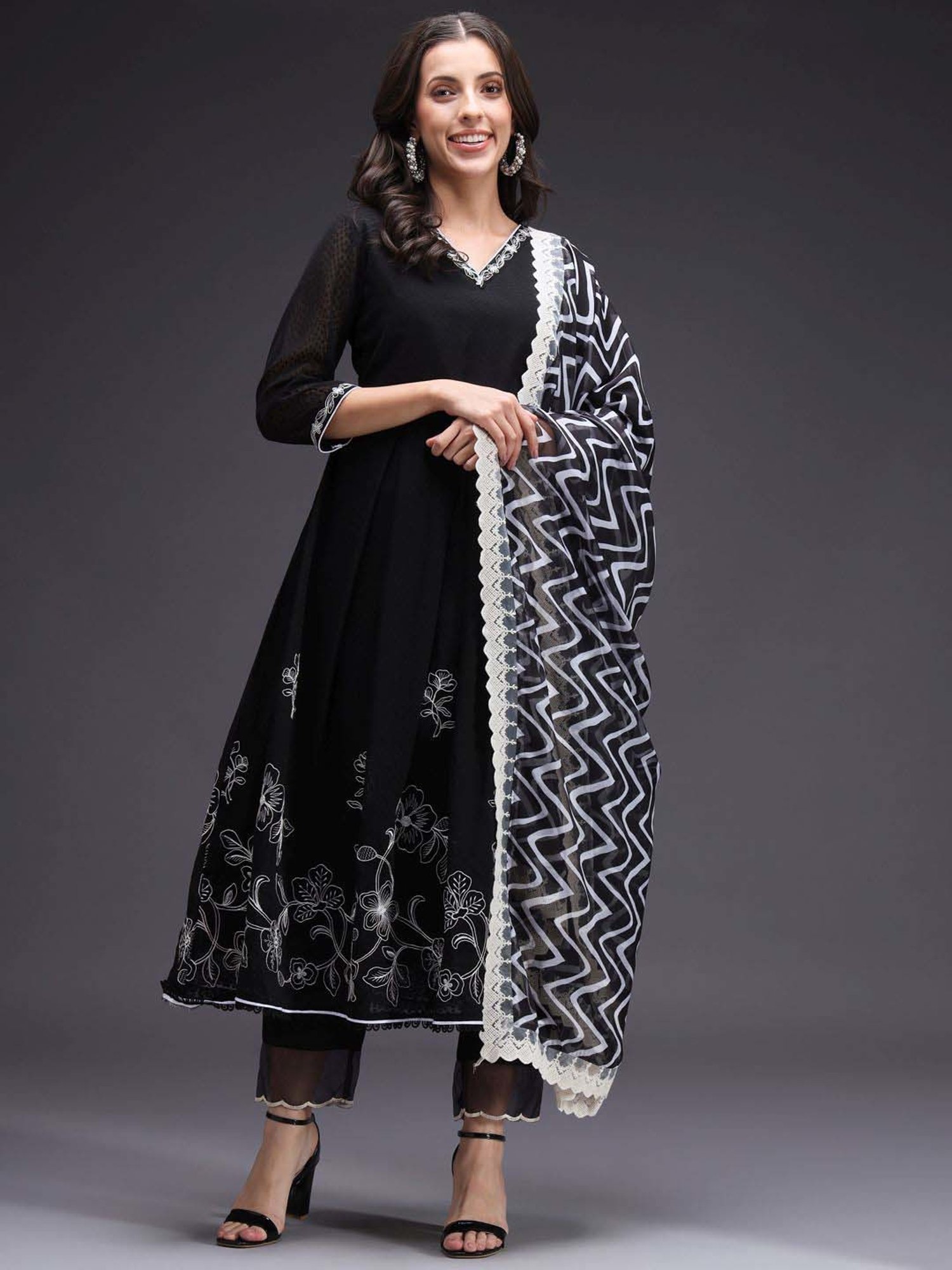 Heeposh Black Embroidered Kurta Pant Set With Dupatta