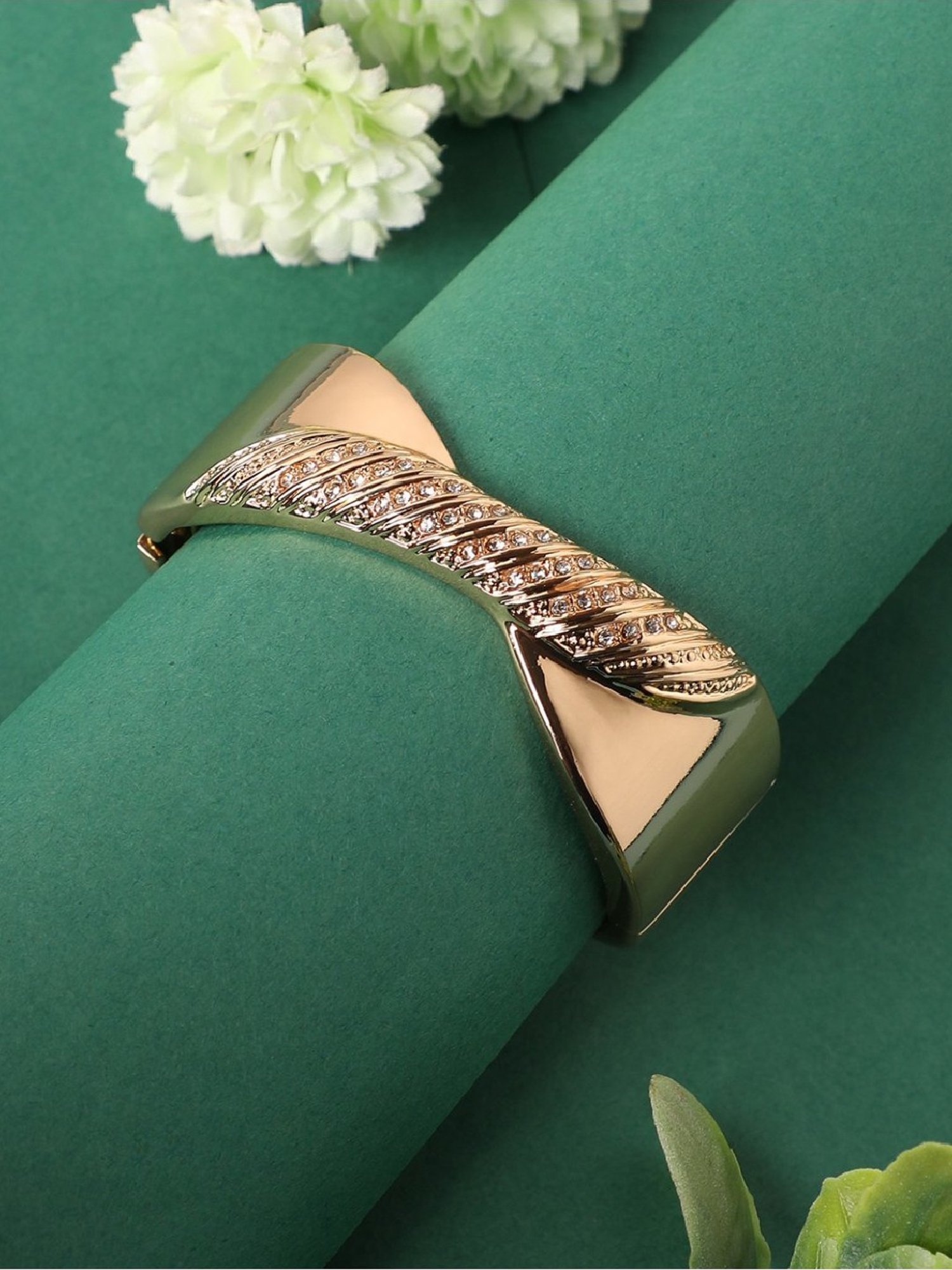 Sohi Women's Twisted Bracelet - Gold