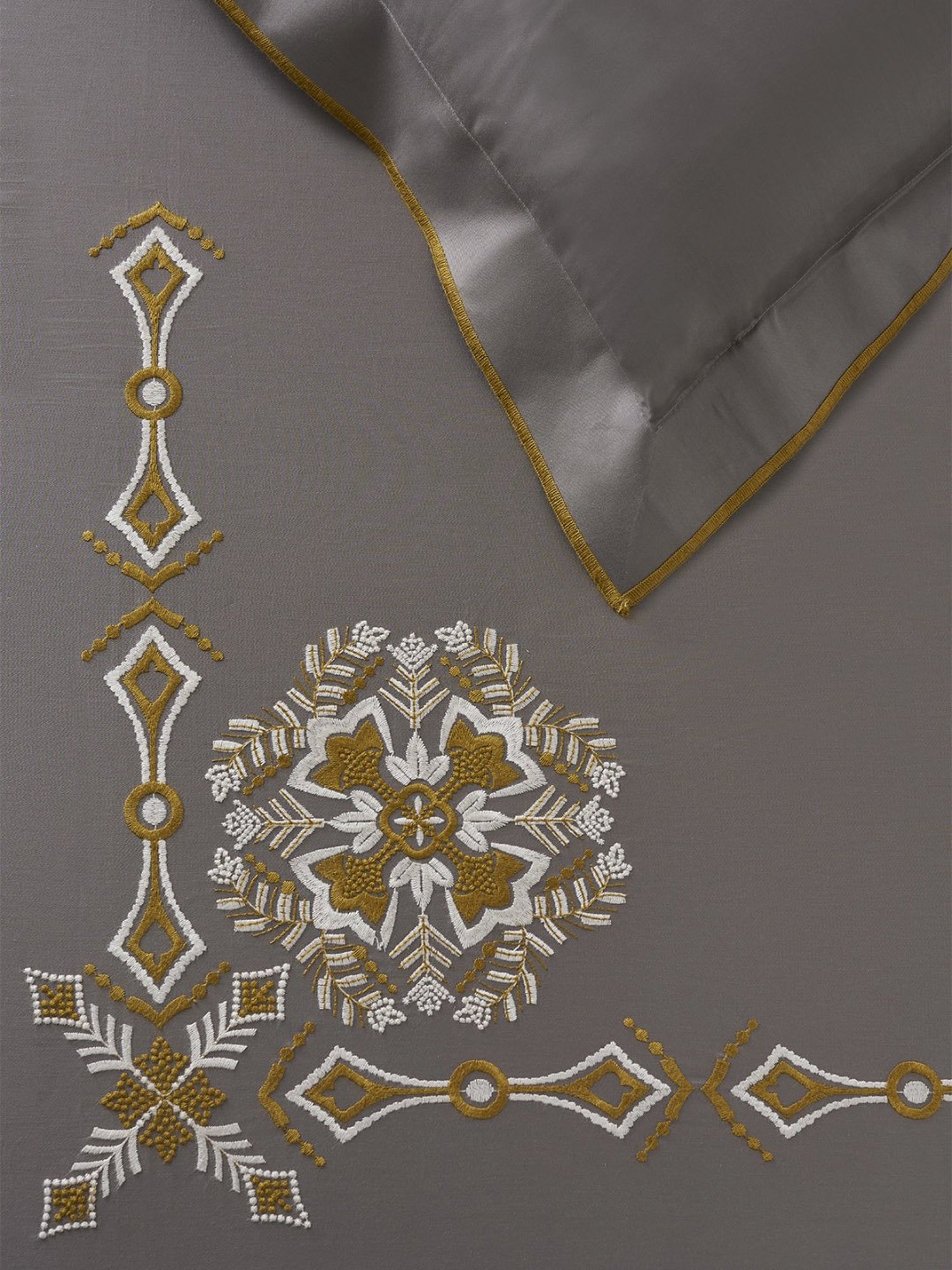 DDECOR Live beautiful Embroidery Cement Grey 210 TC Cotton King  Bedsheet with 2 Pillow Covers