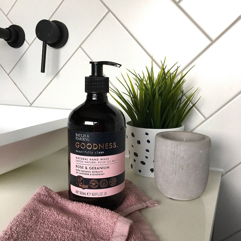 Baylis & Harding Hand Wash Soap Rose and Geranium - 16.9 fl oz