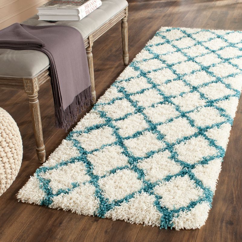 2'3"X9' Quatrefoil Design Loomed Runner Ivory/Blue - Safavieh