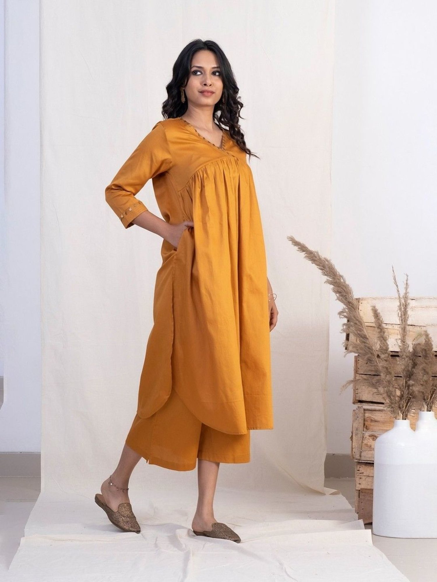 Akiso Jashn Gold V Neck Full Pleated Kurta
