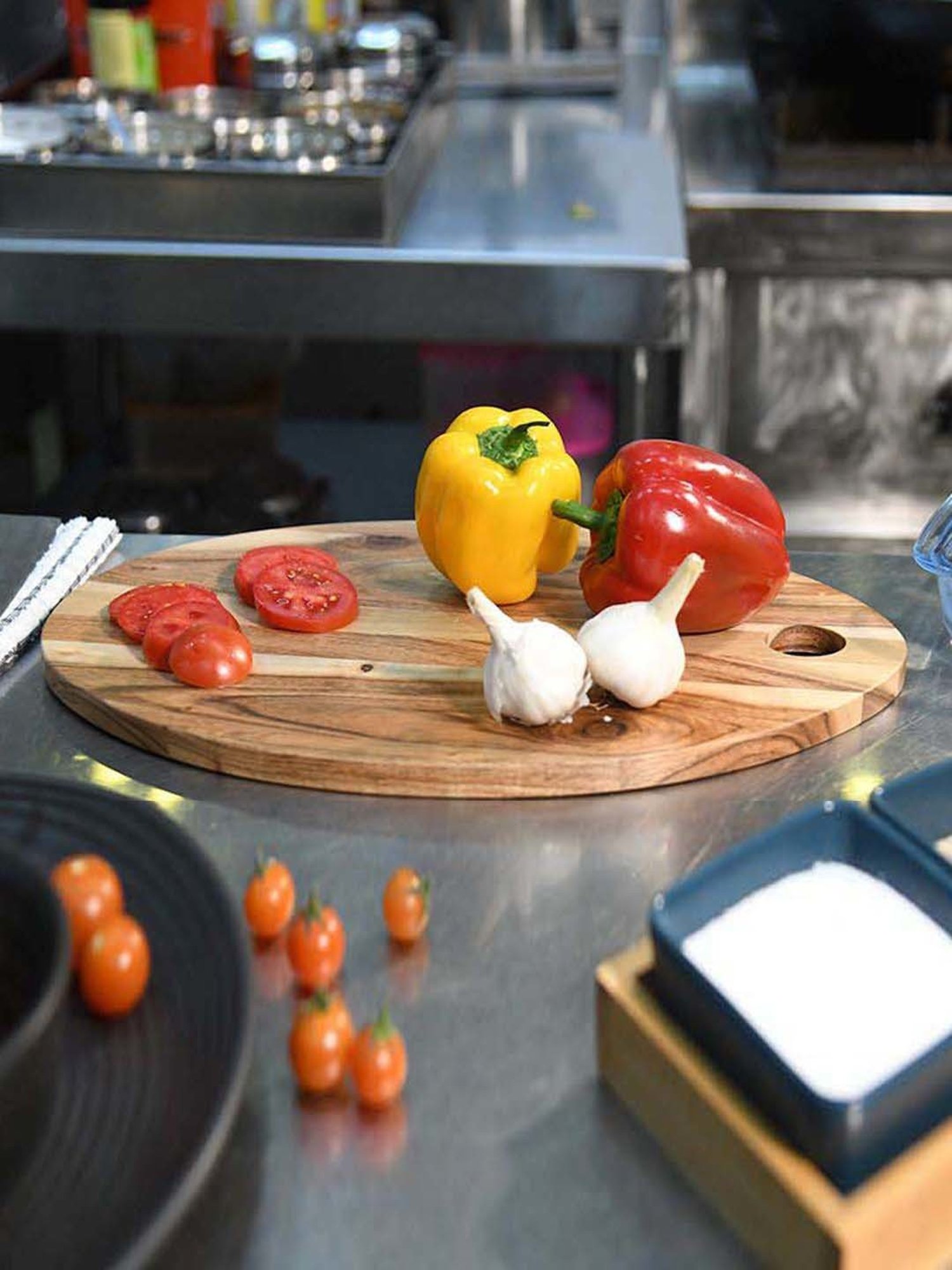 Femora Brown Wood Oval-Shaped Vegetable Chopping Board