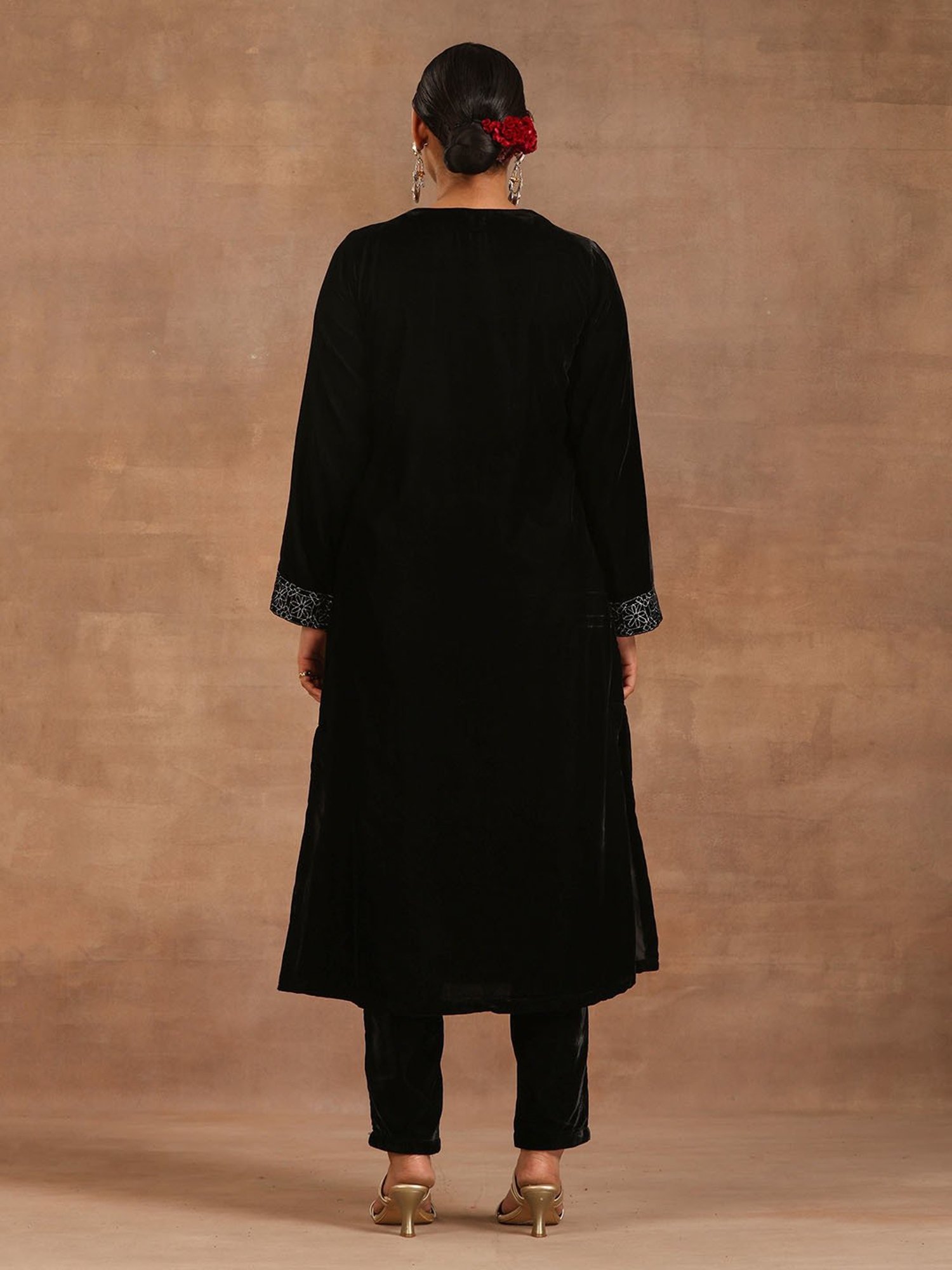 true Browns Black Velvet Embroidered Straight Kurta
