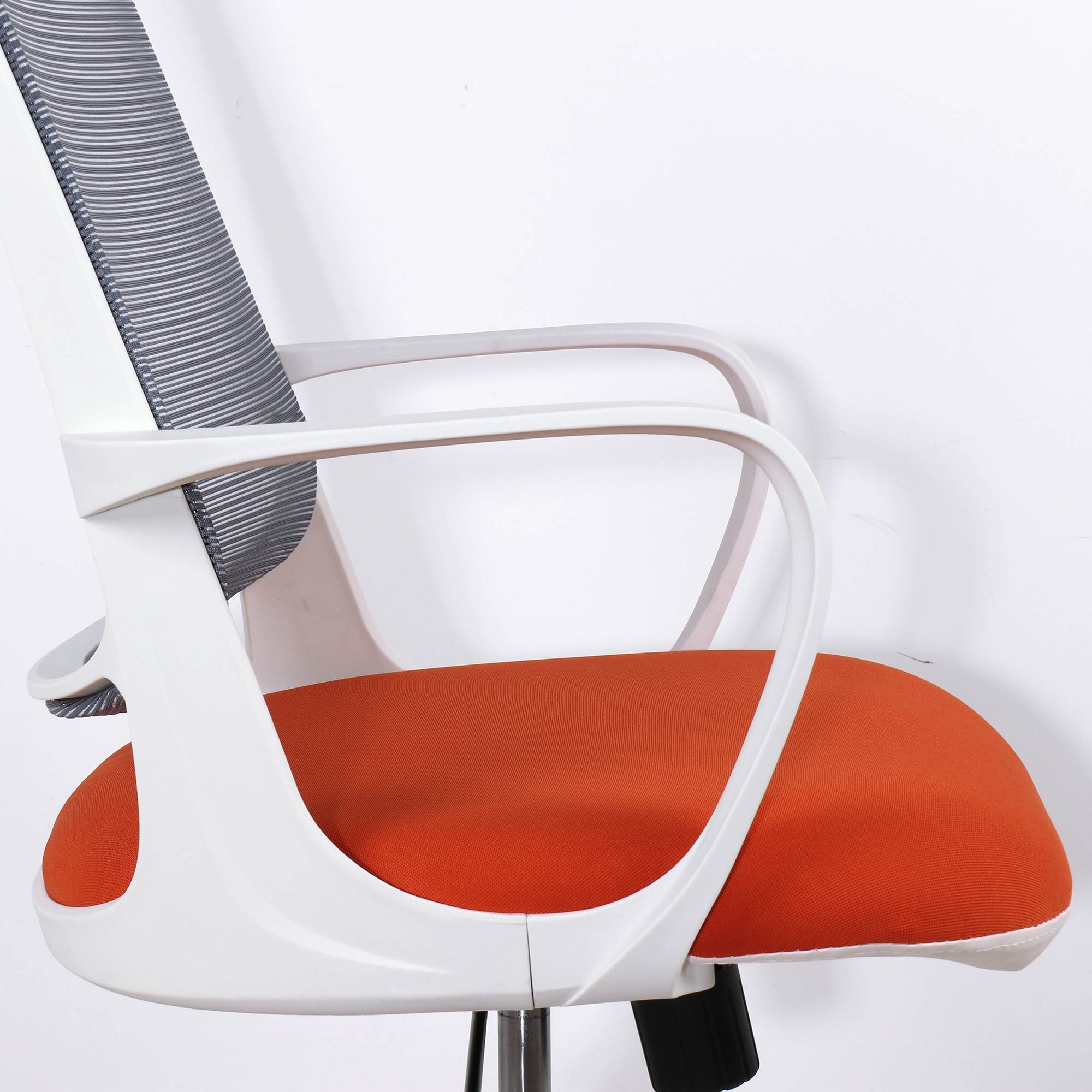 Rotatable office chair