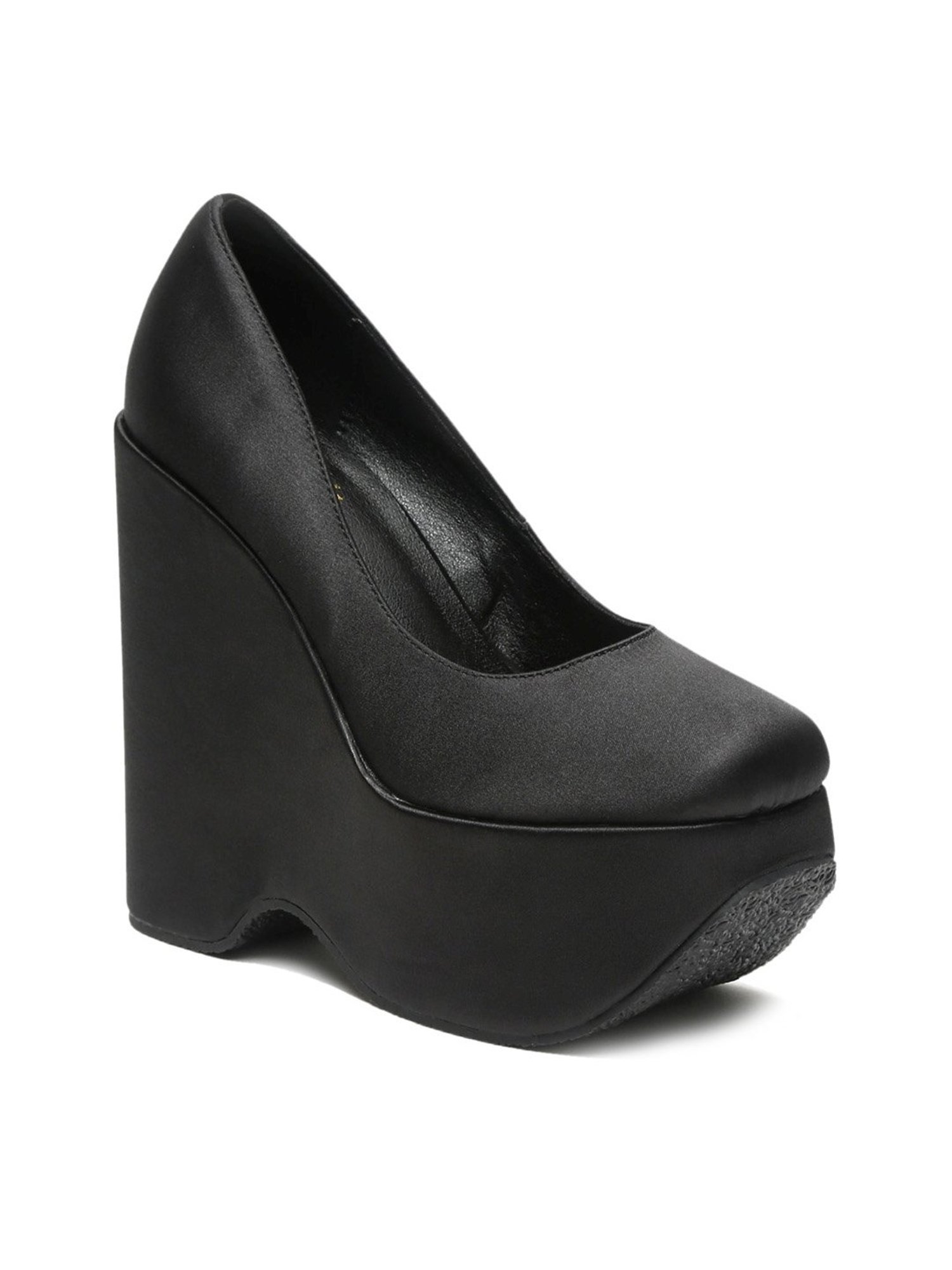 Flat N Heels Women's Black Wedge Pumps