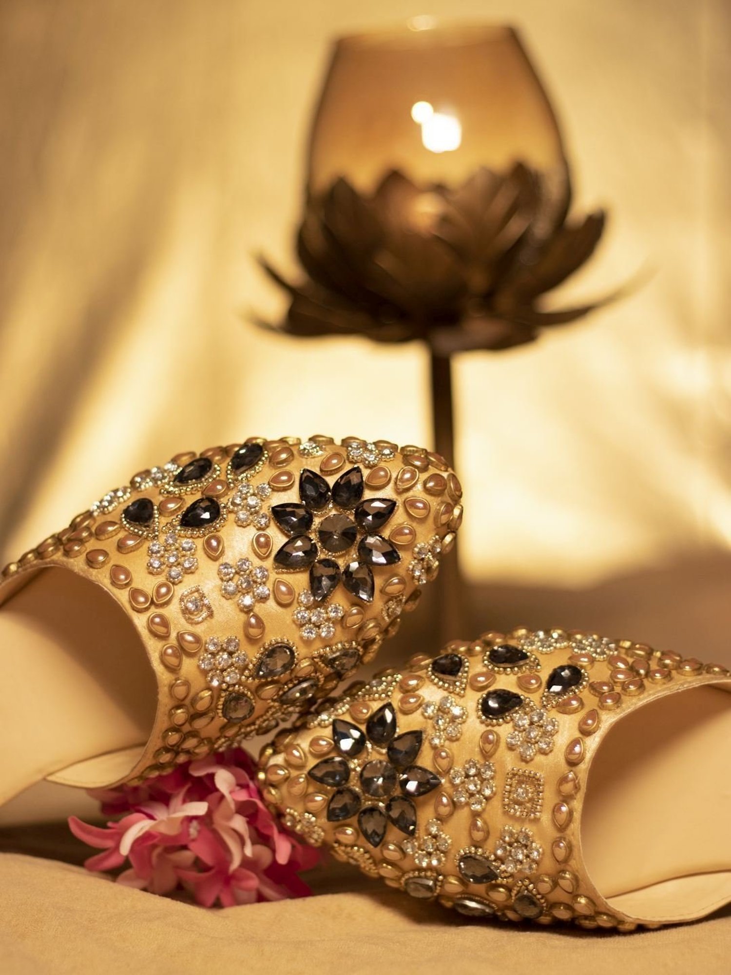 Glam Story Women's White Mule Shoes