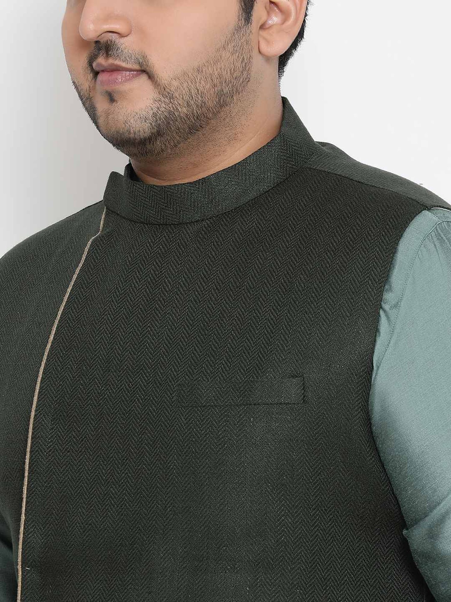 KISAH PLUS Green & Black Regular Fit Printed Kurta Set With Jacket