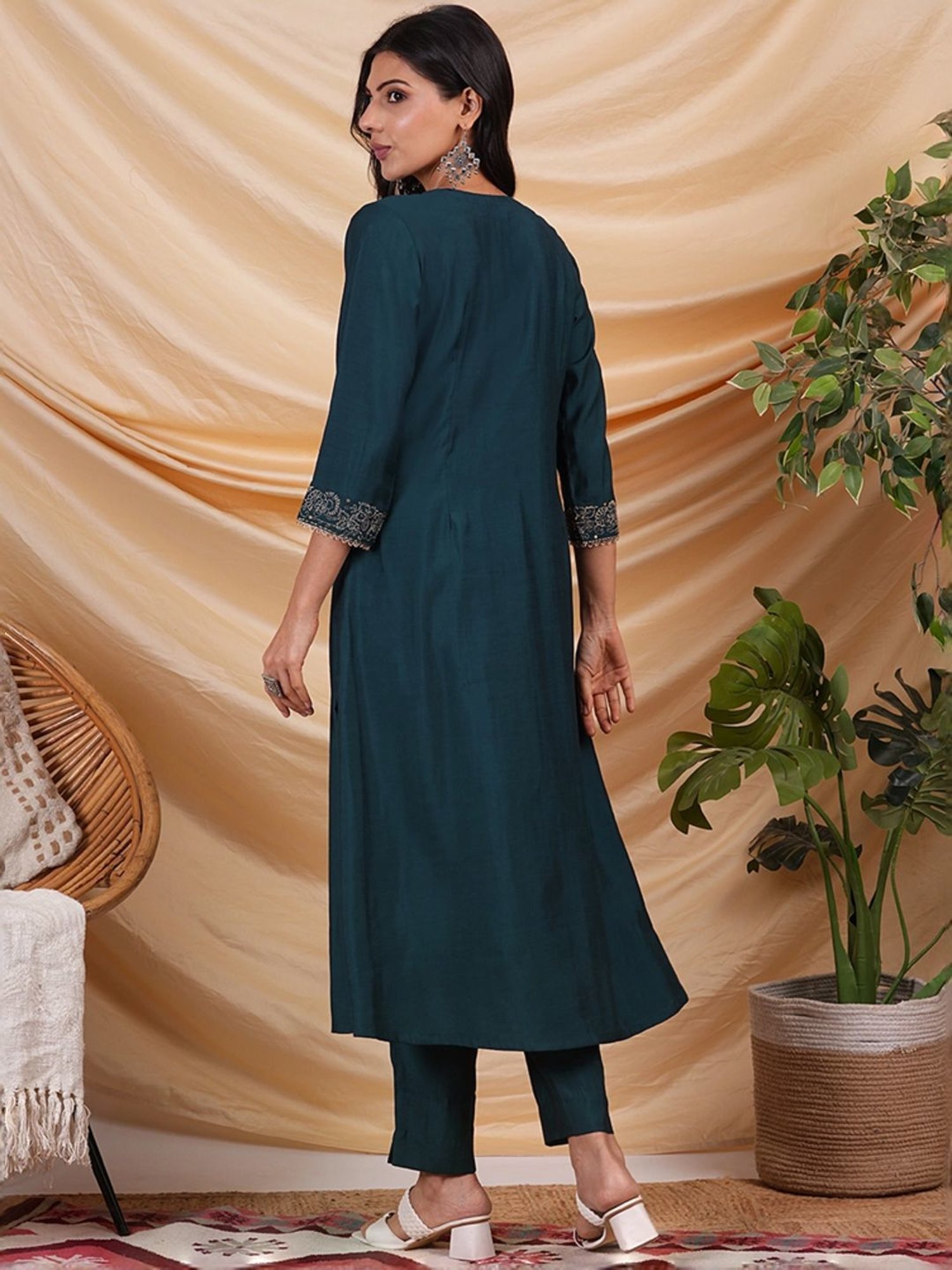 Kami Kubi Blue Embellished A Line Kurta