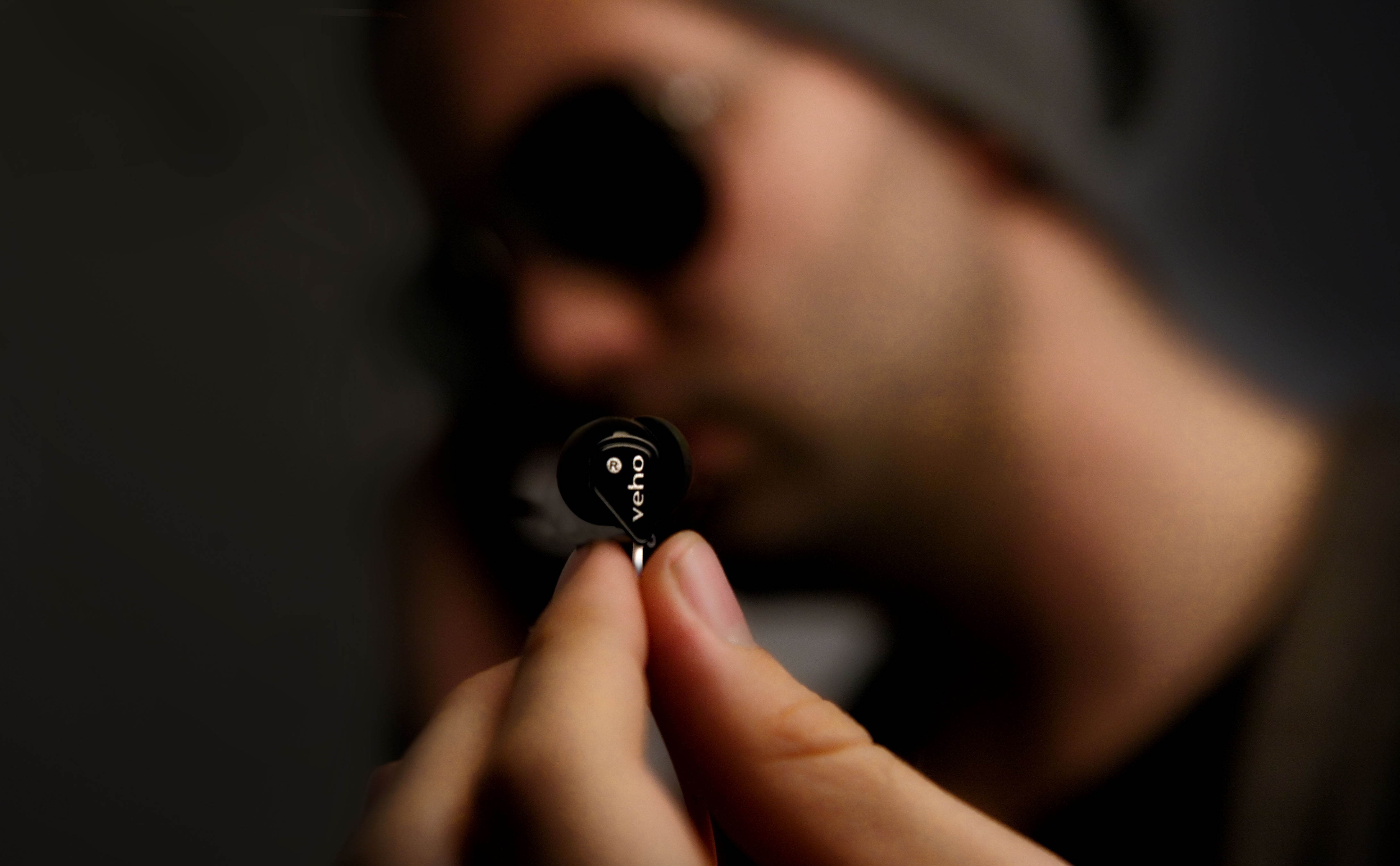 Veho Z-1 In-Ear Headphones Stereo Earbuds With Noise Isolation and Anti-Tangle Cable (White)