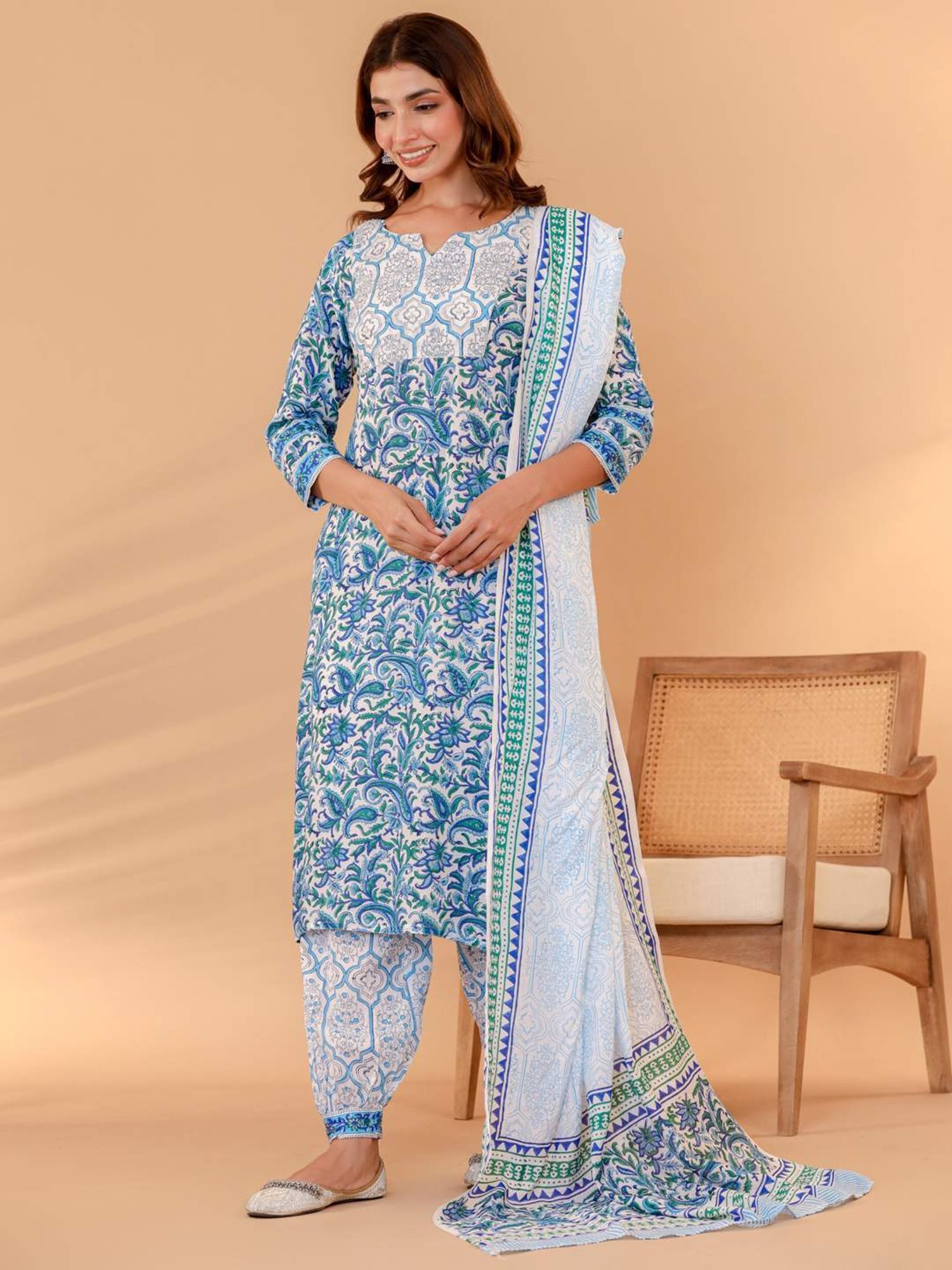READIPRINT FASHIONS Blue Floral Print Kurta Salwaar Set With Dupatta
