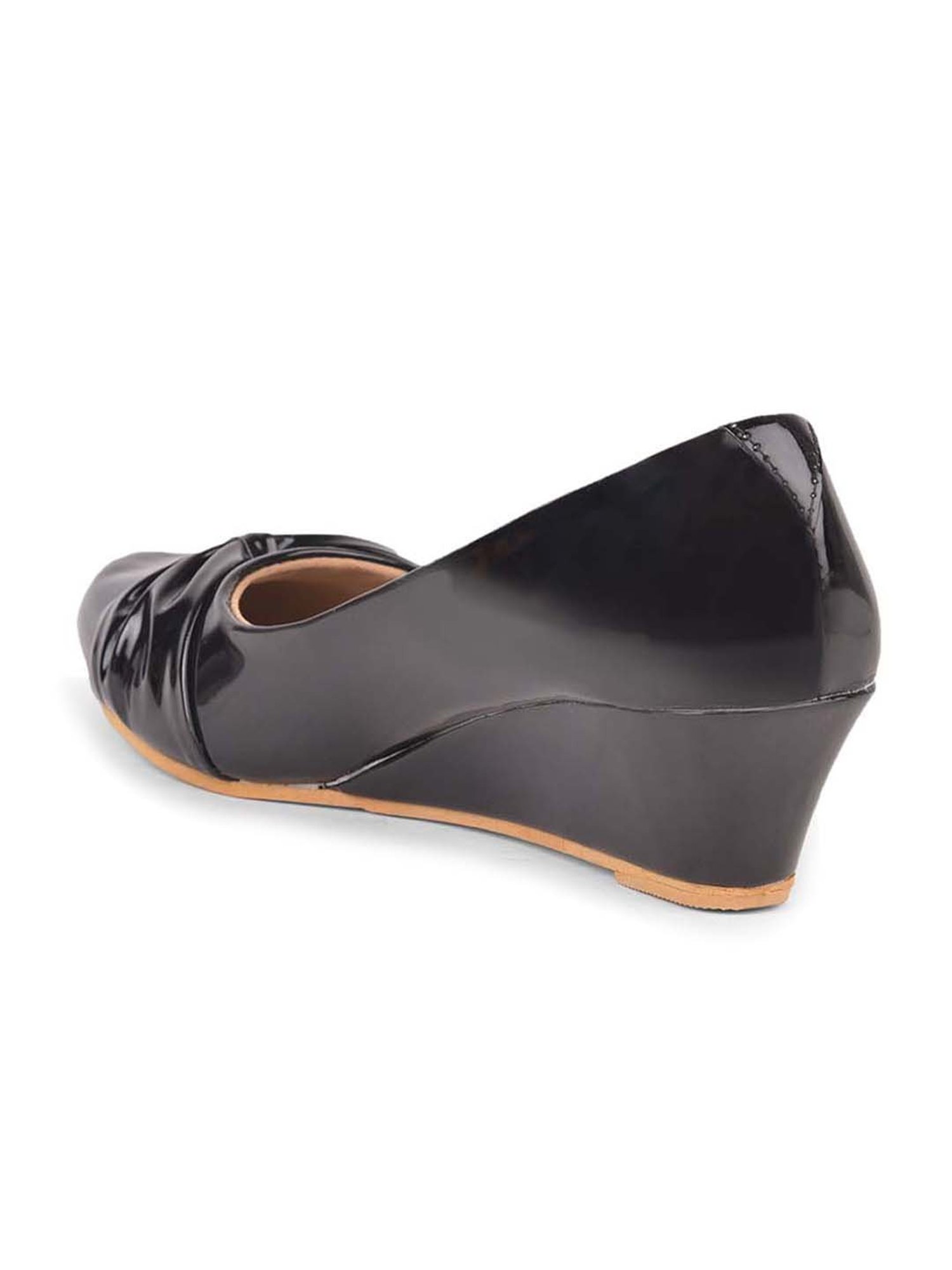 Salario Women's Black Wedge Pumps