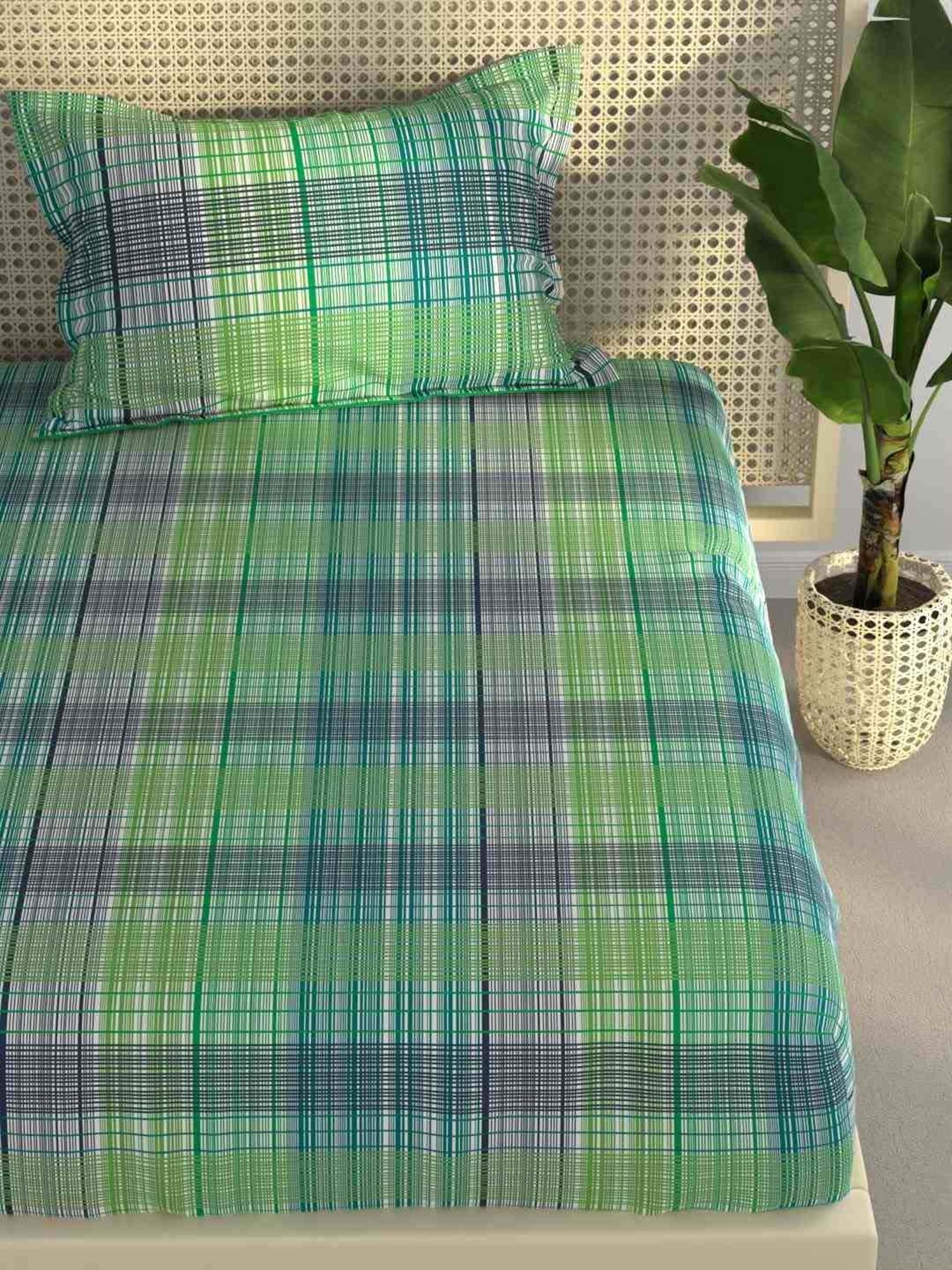 BIANCA Estonia Turq & Lime Cotton 116 TC 115 GSM Single Size Bedsheet With Pillow Cover