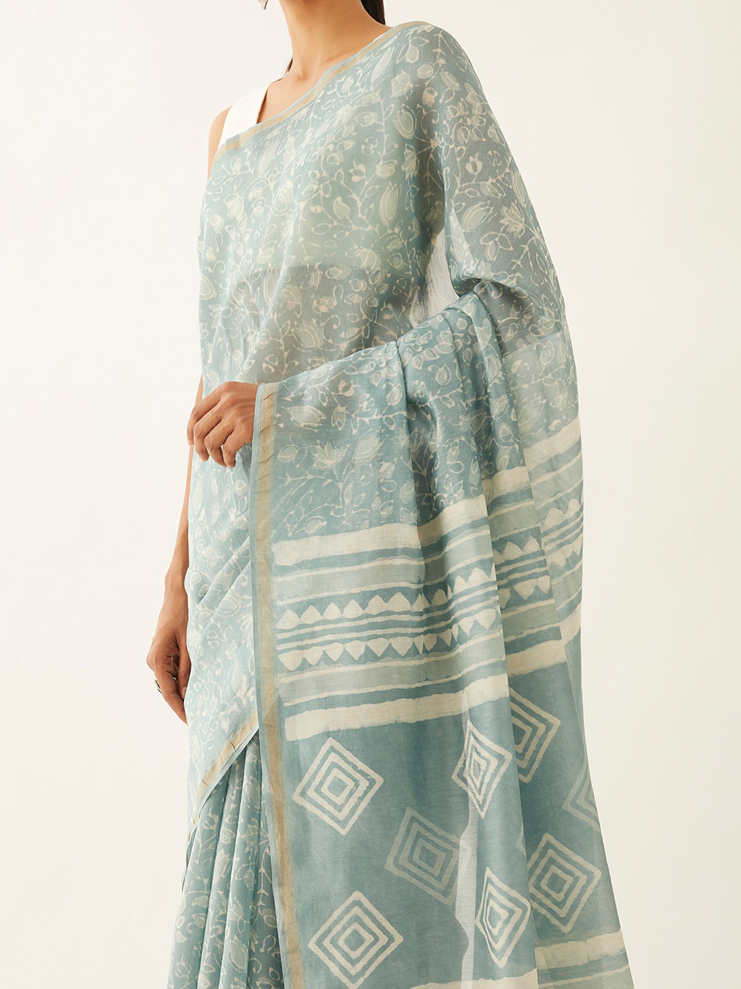 Taneira Slate Grey Printed Saree With Unstitched Blouse