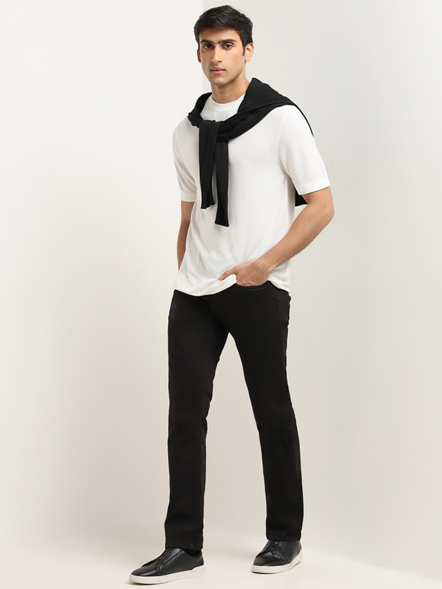 Ascot by Westside White Solid Relaxed Fit T-Shirt