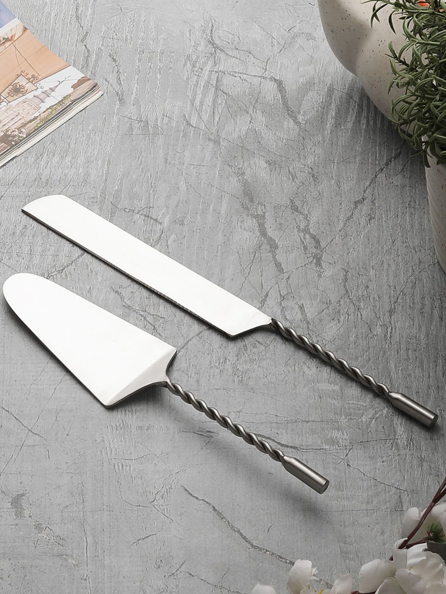 VarEesha Silver Stainless Steel Twisted Handle Cake Server - Set of 1