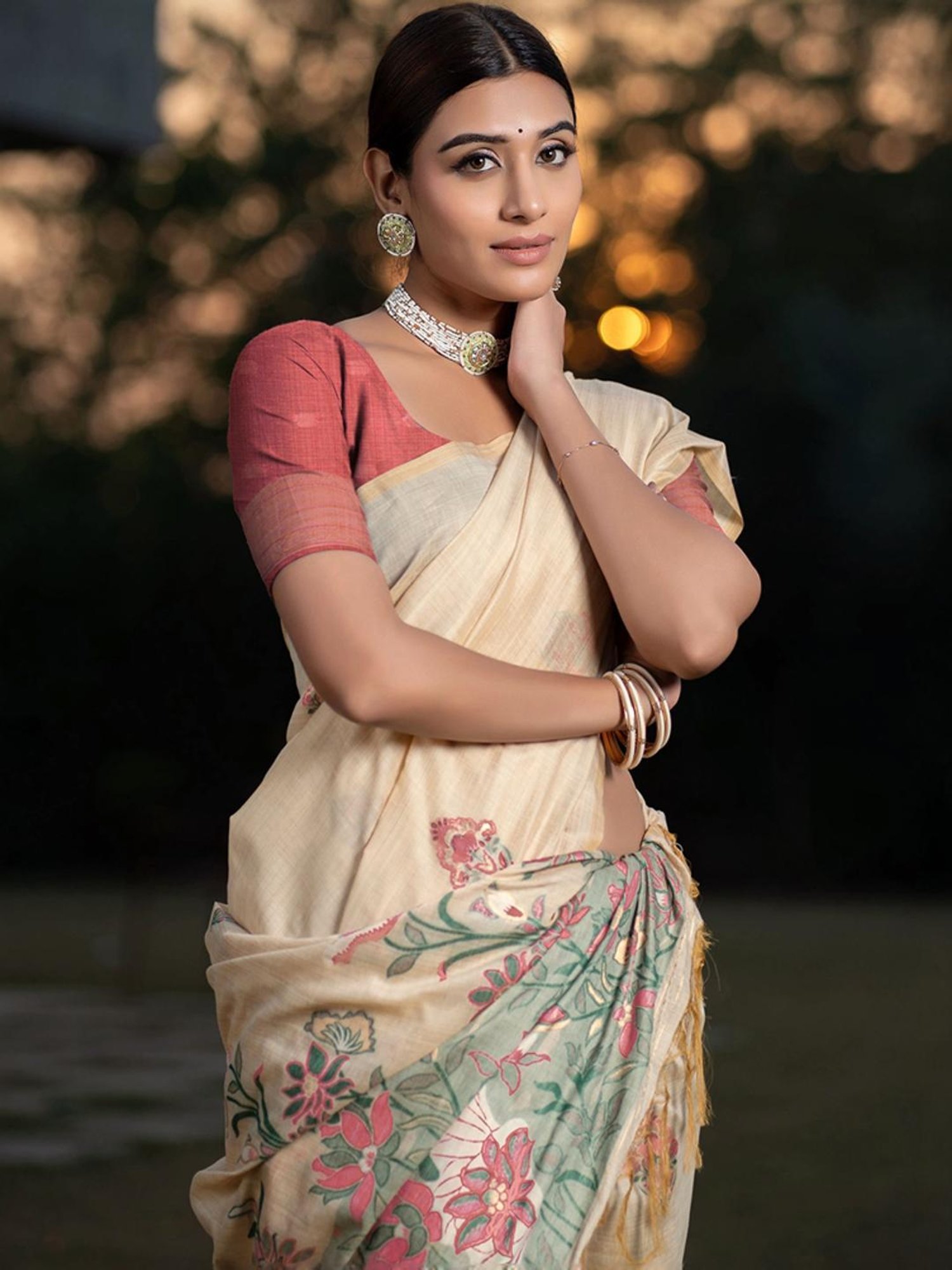 Satrani Beige Cotton Woven Saree With Unstitched Blouse