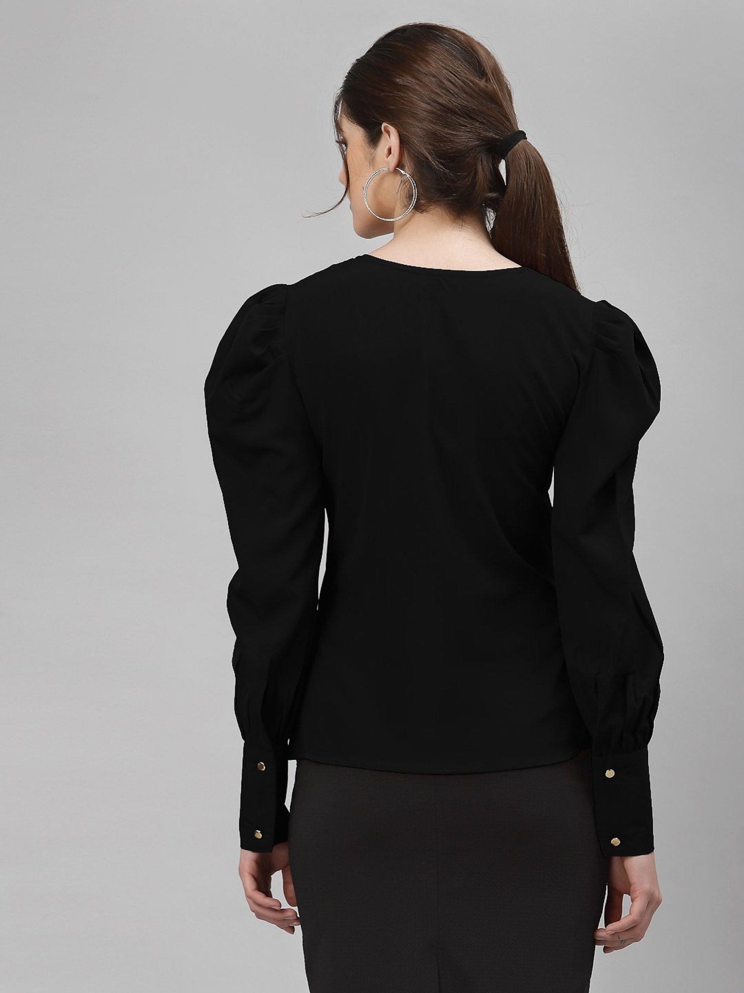 NEUDIS Black V Neck Top