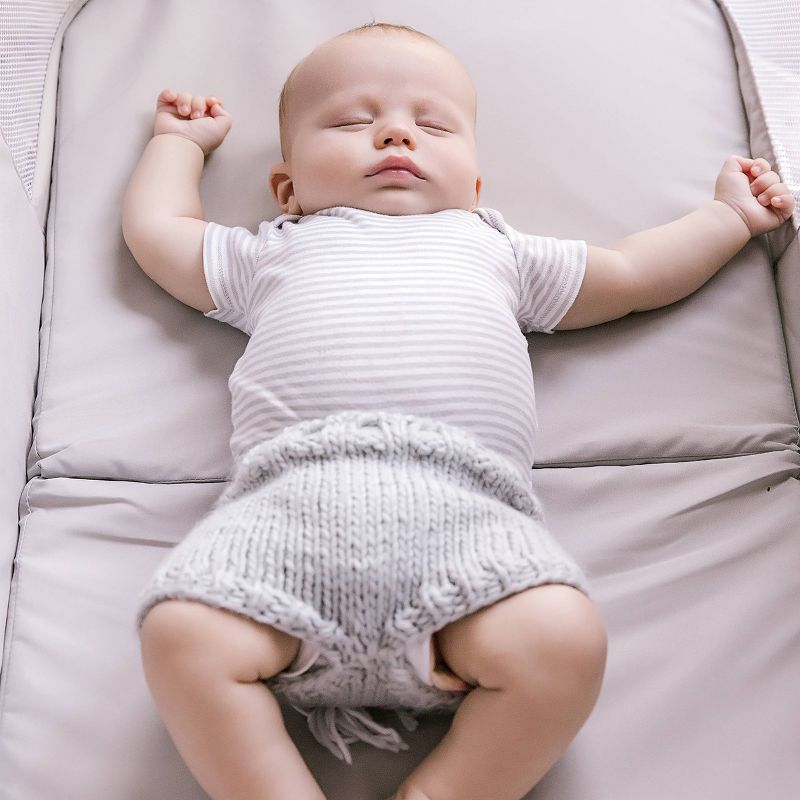 Simmons Kids' Silent Auto Gliding Elite Bassinet - Odyssey