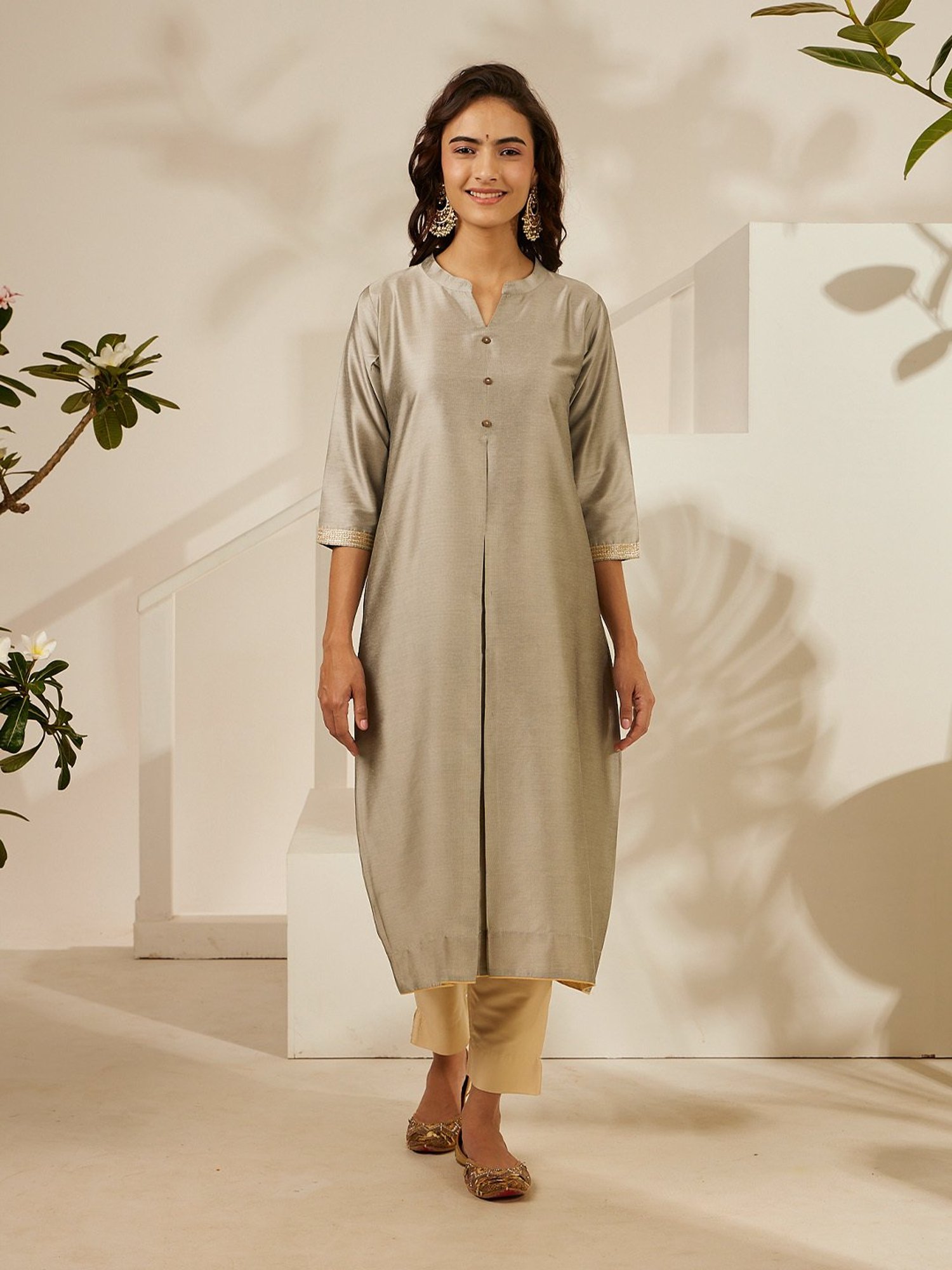 Daali Grey Viscose Mandarin Collar 3/4 Sleeves Blooming Mood Kurta with Two Pockets