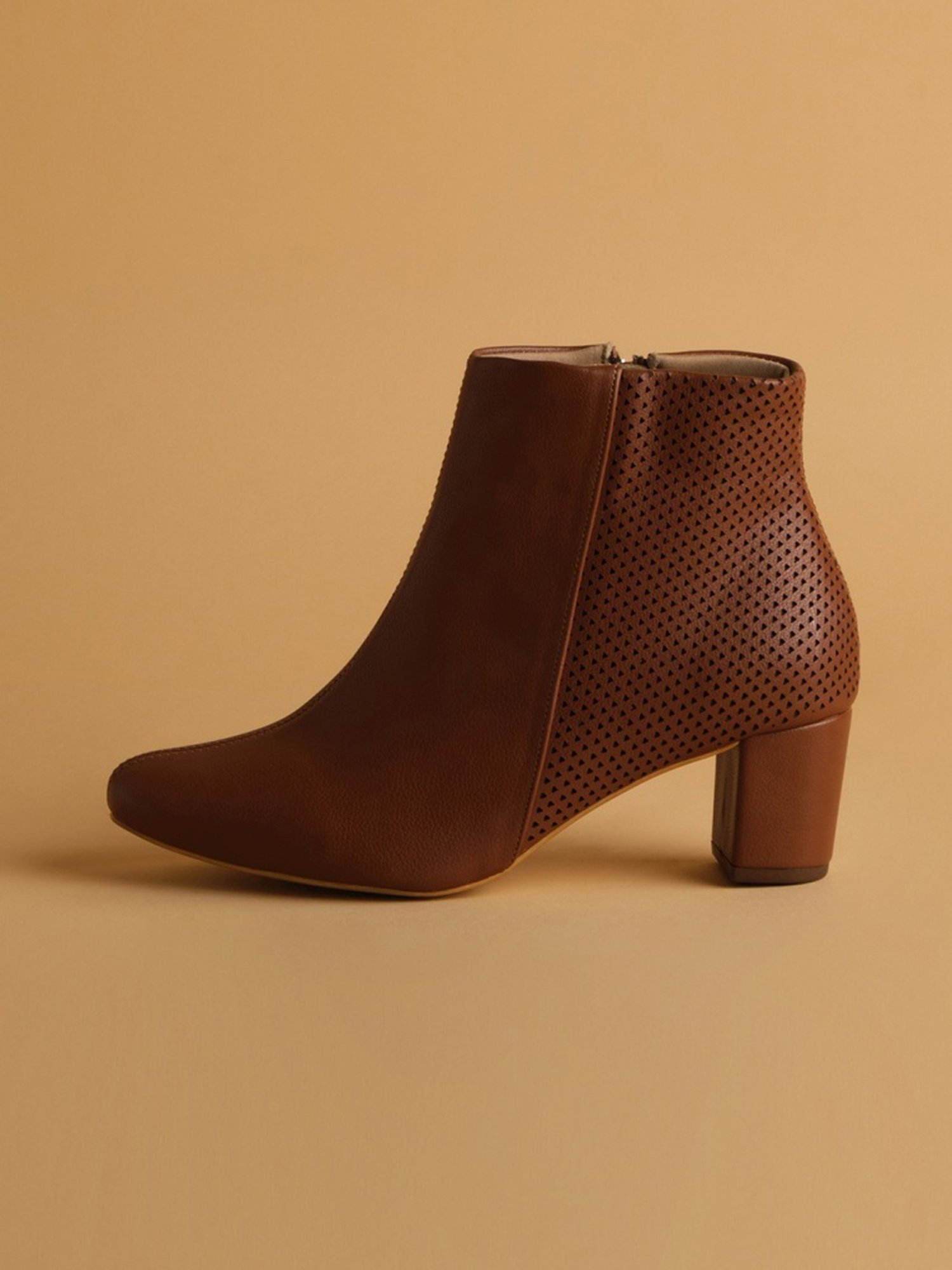 Flat N Heels Women's Pink Stiletto Pumps