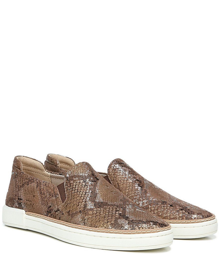 Trotters Kiera Suede Kitten Heel Pumps