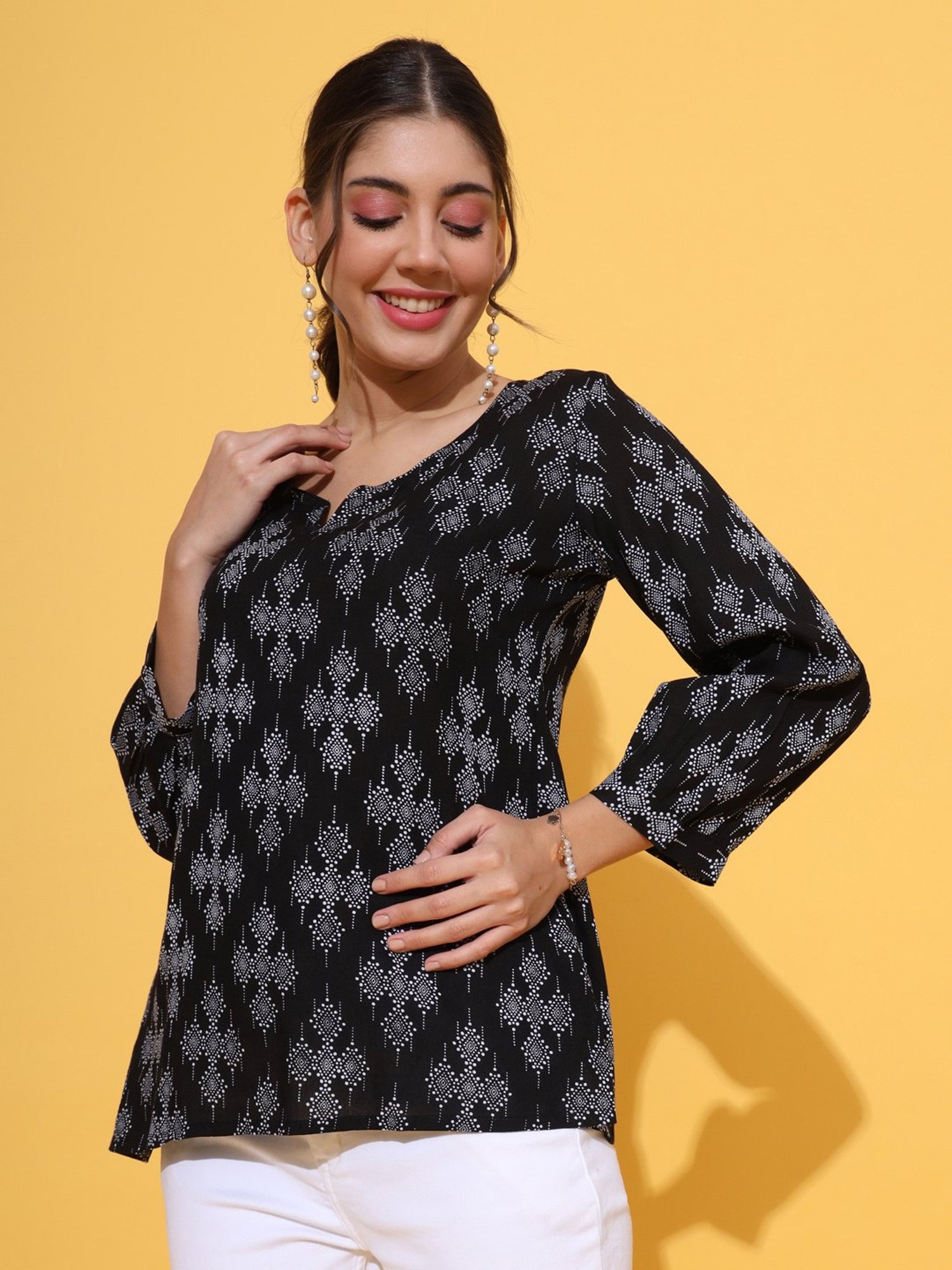 DECKEDUP Black Printed Top