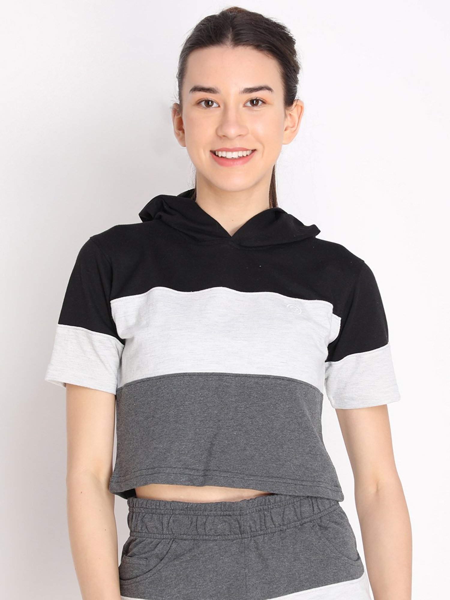 Chkokko Black & Grey Color Block Sports Crop Top